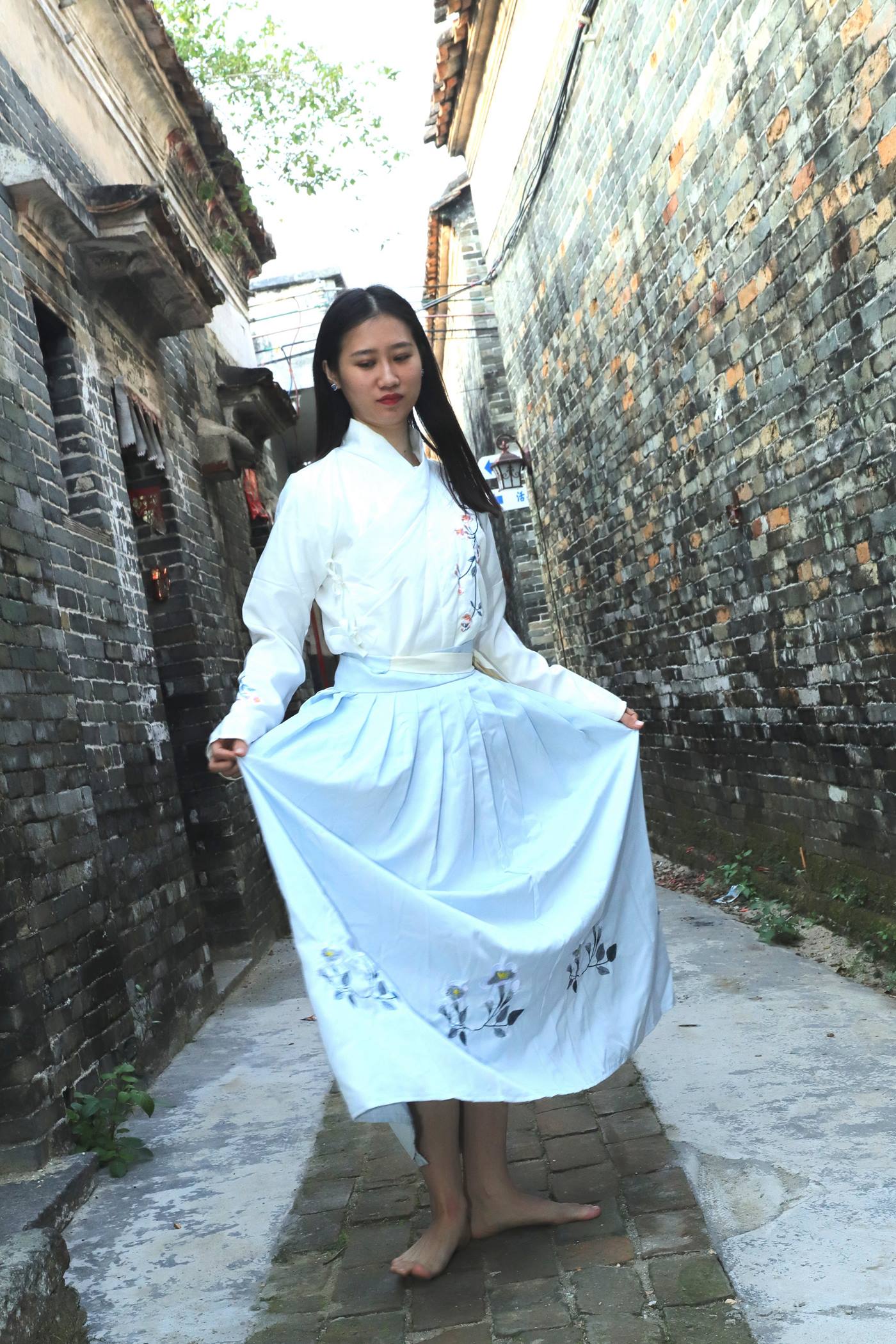 图片[66]-[Pary学生模拍] No.049 极品美女小芳穿上汉服古镇赤脚 [151P] – 速更版-美库