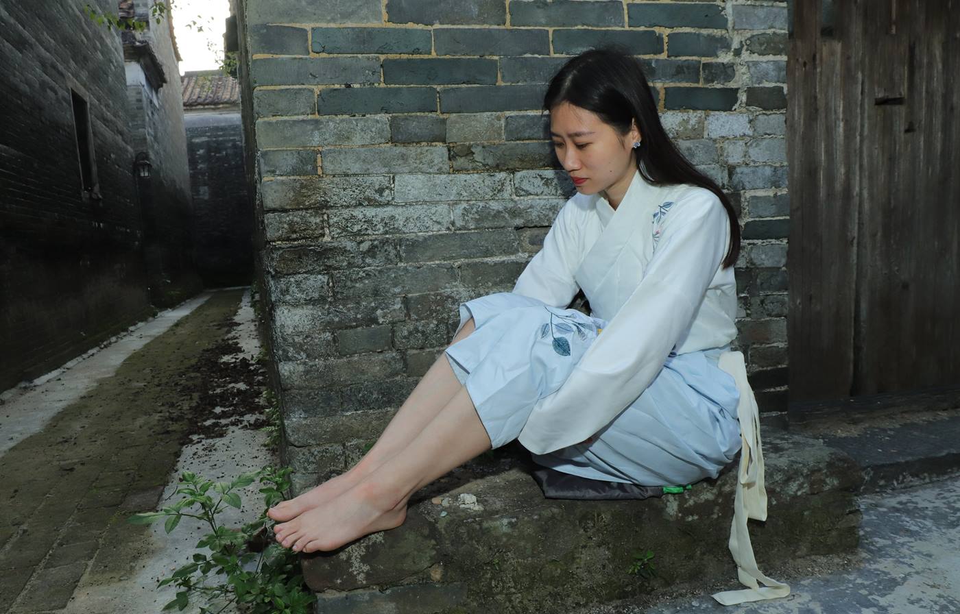 图片[86]-[Pary学生模拍] No.049 极品美女小芳穿上汉服古镇赤脚 [151P] – 速更版-美库