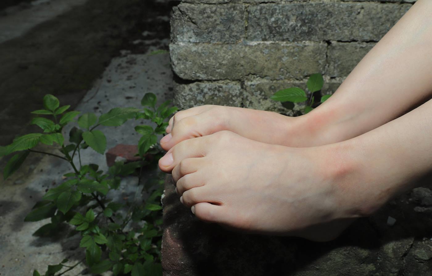 图片[94]-[Pary学生模拍] No.049 极品美女小芳穿上汉服古镇赤脚 [151P] – 速更版-美库