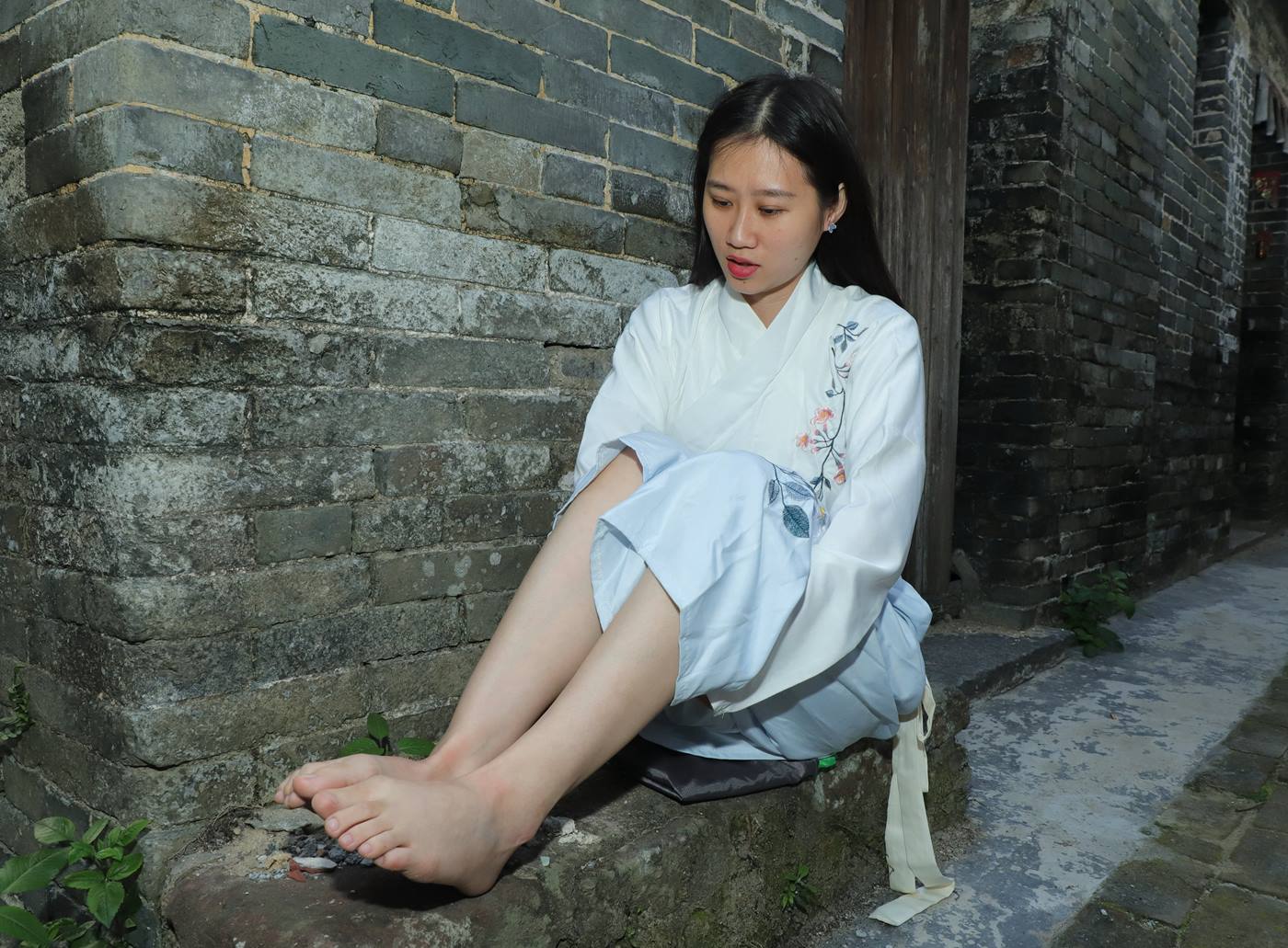 图片[96]-[Pary学生模拍] No.049 极品美女小芳穿上汉服古镇赤脚 [151P] – 速更版-美库