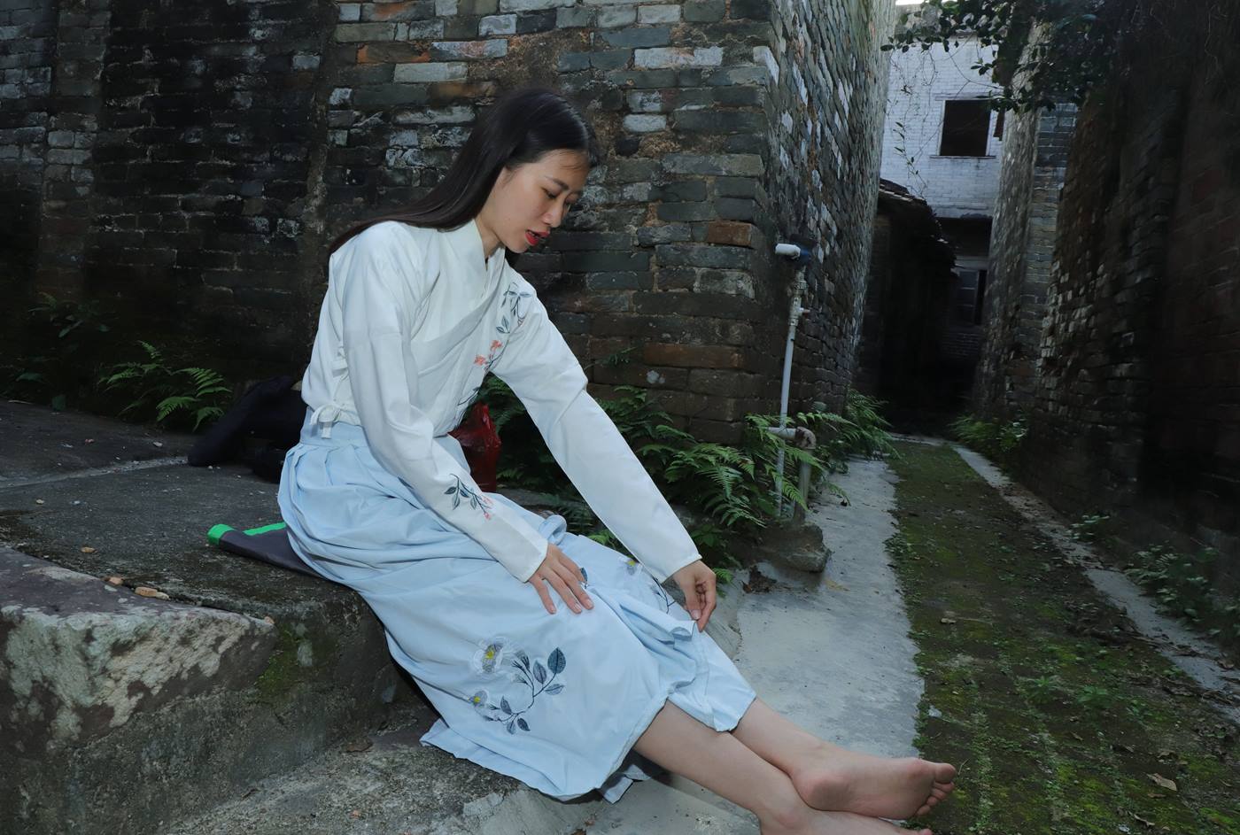 图片[104]-[Pary学生模拍] No.049 极品美女小芳穿上汉服古镇赤脚 [151P] – 速更版-美库