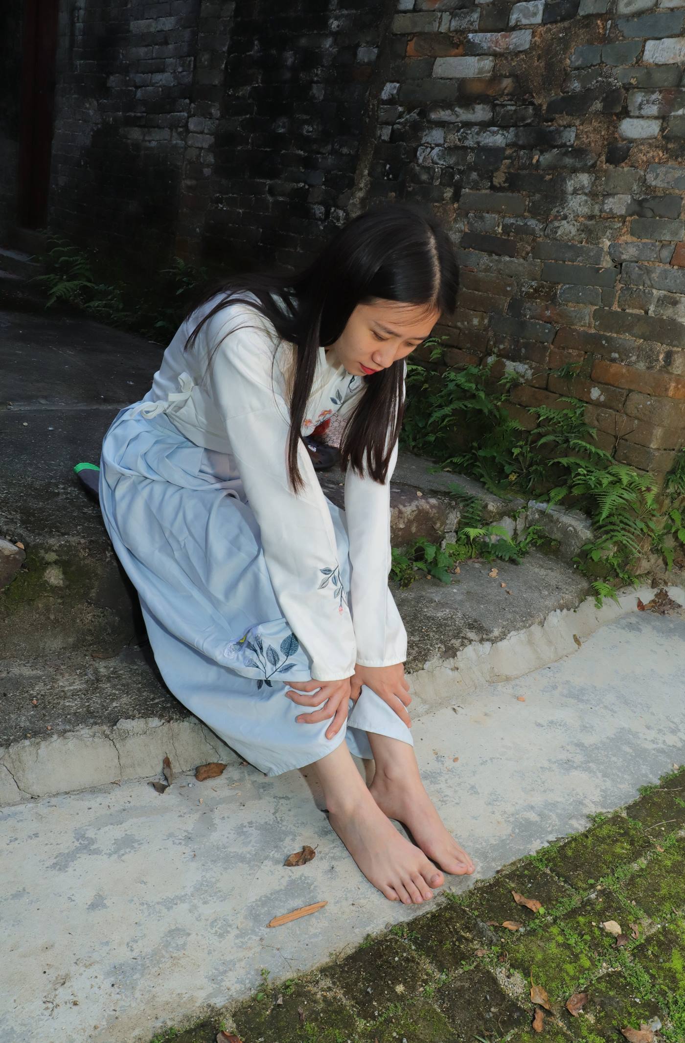 图片[109]-[Pary学生模拍] No.049 极品美女小芳穿上汉服古镇赤脚 [151P] – 速更版-美库