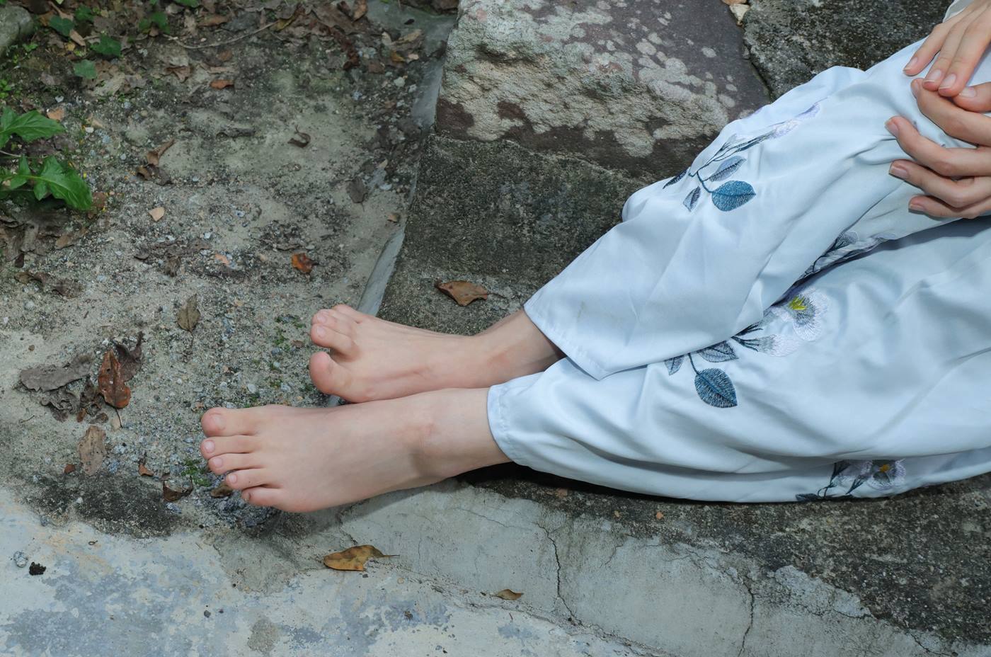 图片[115]-[Pary学生模拍] No.049 极品美女小芳穿上汉服古镇赤脚 [151P] – 速更版-美库