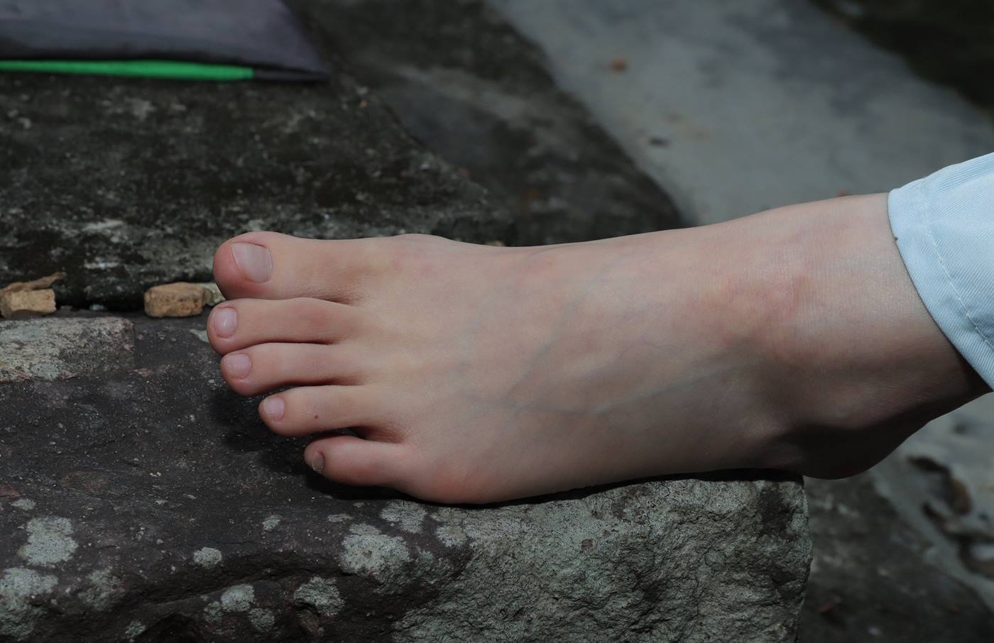 图片[130]-[Pary学生模拍] No.049 极品美女小芳穿上汉服古镇赤脚 [151P] – 速更版-美库