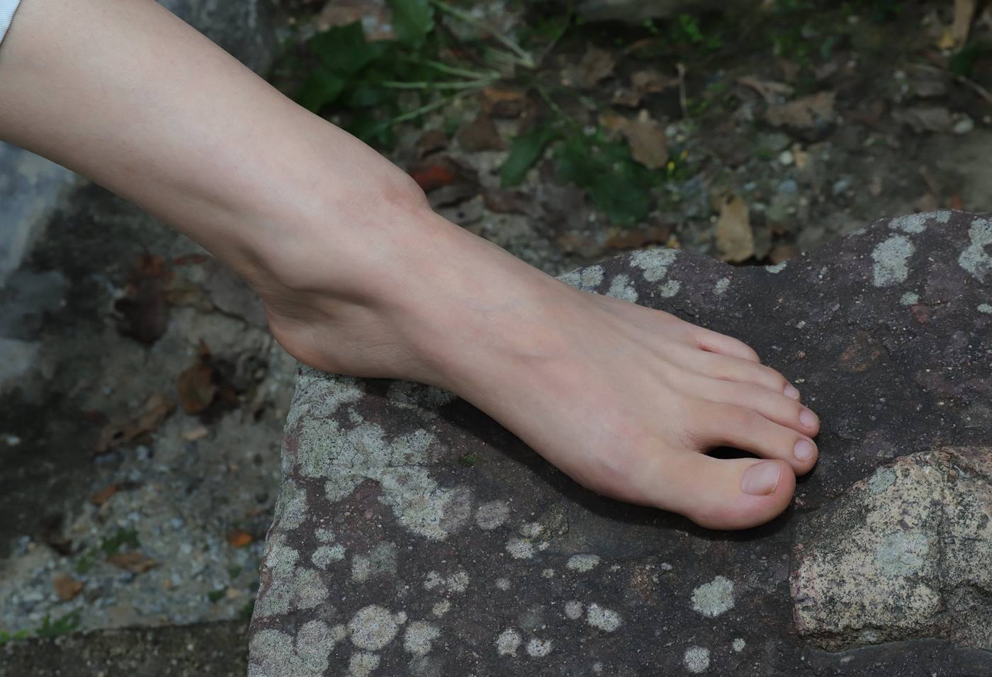 图片[133]-[Pary学生模拍] No.049 极品美女小芳穿上汉服古镇赤脚 [151P] – 速更版-美库