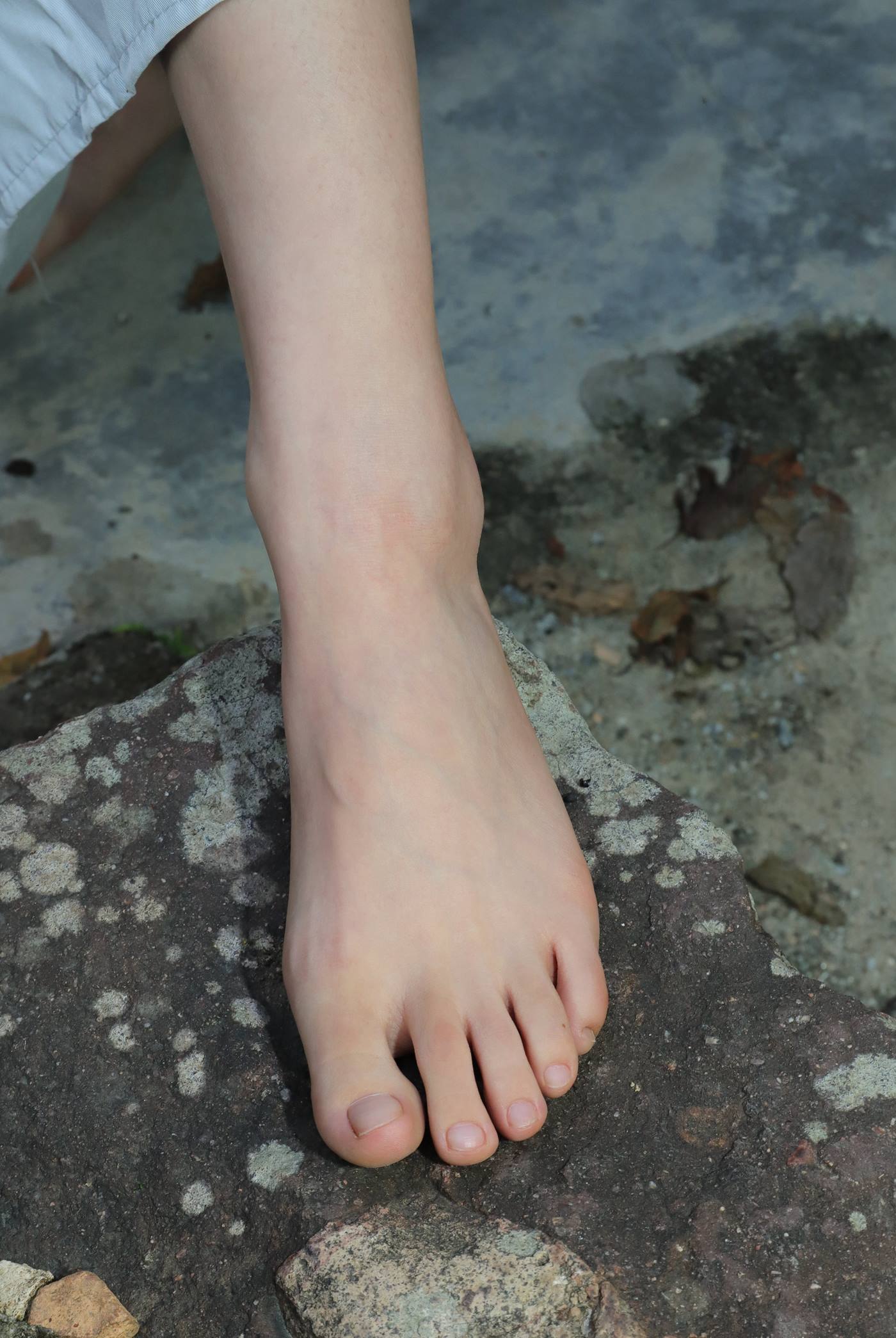 图片[134]-[Pary学生模拍] No.049 极品美女小芳穿上汉服古镇赤脚 [151P] – 速更版-美库