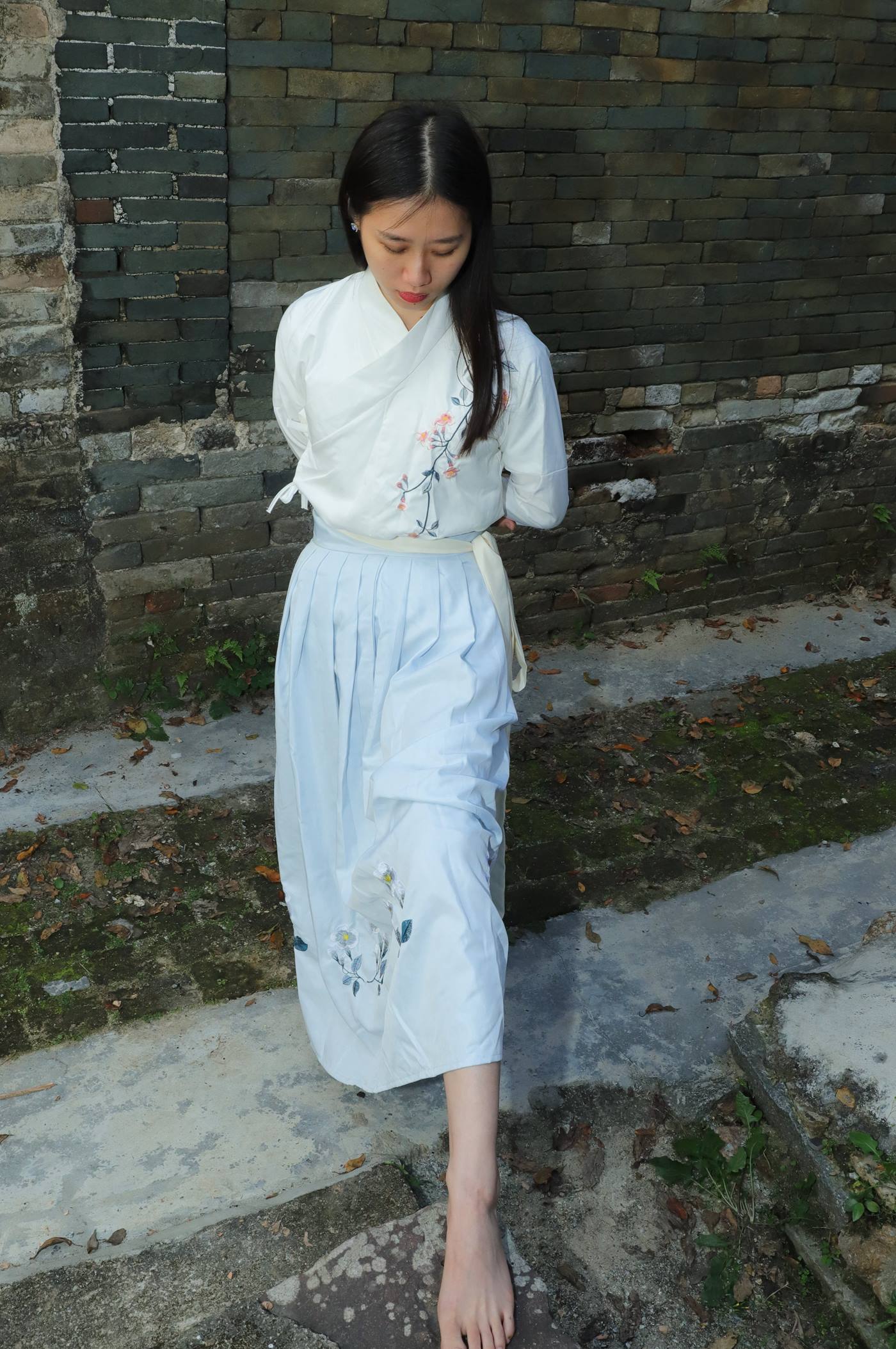 图片[137]-[Pary学生模拍] No.049 极品美女小芳穿上汉服古镇赤脚 [151P] – 速更版-美库