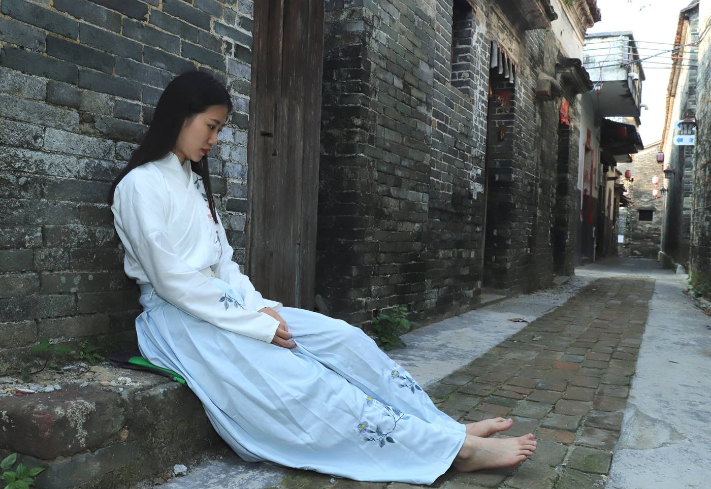 图片[144]-[Pary学生模拍] No.049 极品美女小芳穿上汉服古镇赤脚 [151P] – 速更版-美库