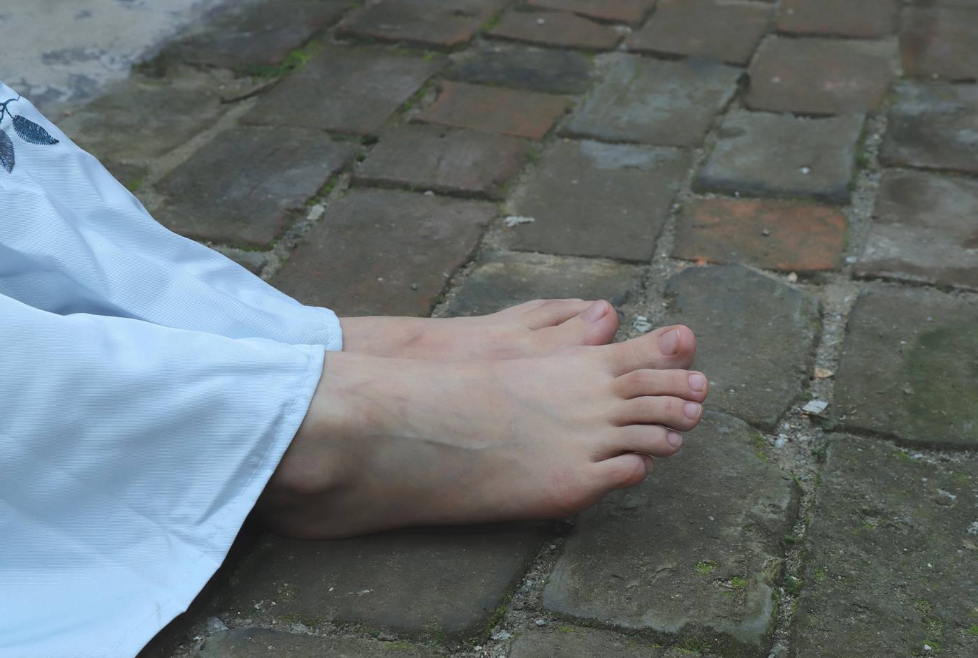 图片[146]-[Pary学生模拍] No.049 极品美女小芳穿上汉服古镇赤脚 [151P] – 速更版-美库