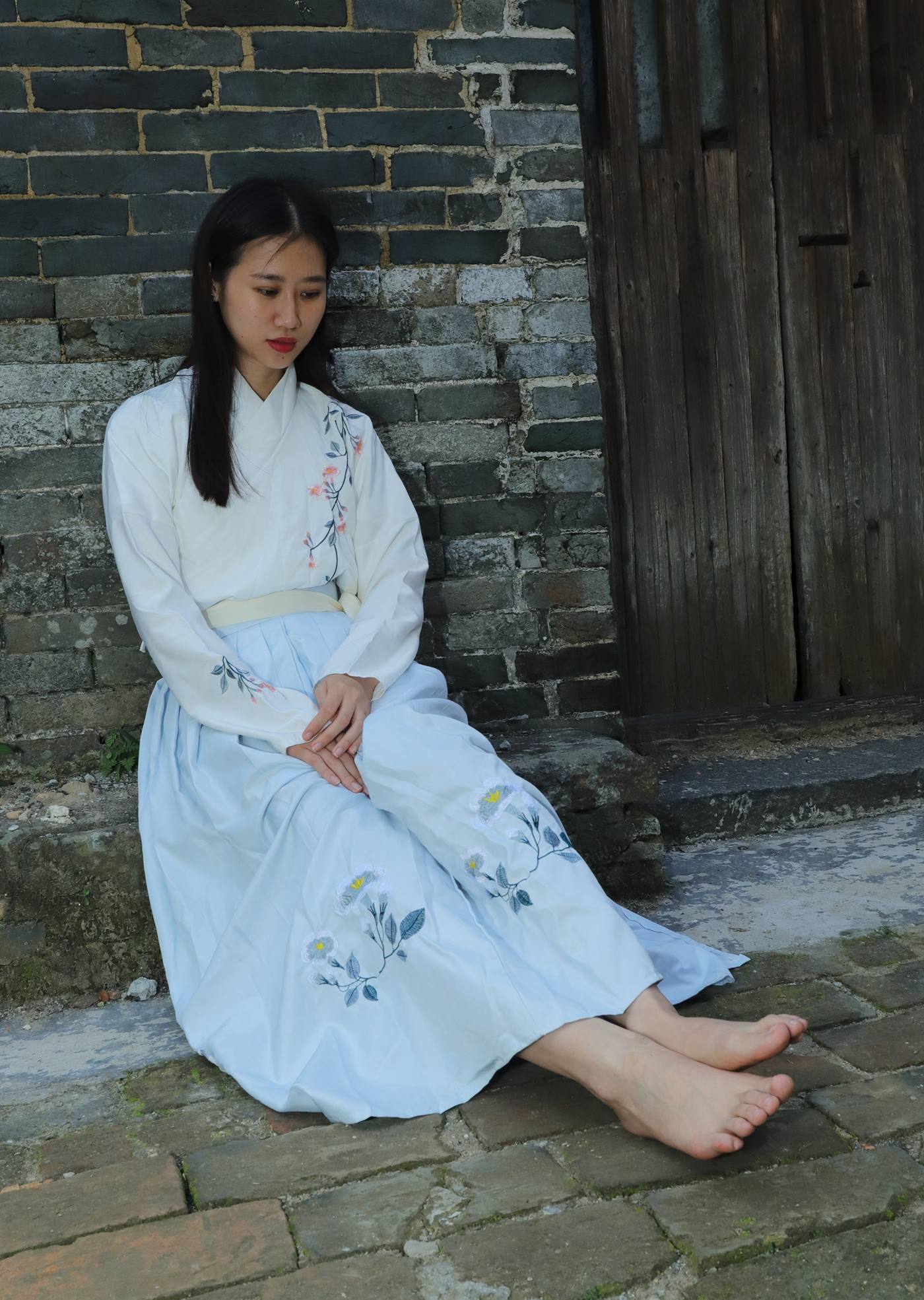 图片[149]-[Pary学生模拍] No.049 极品美女小芳穿上汉服古镇赤脚 [151P] – 速更版-美库