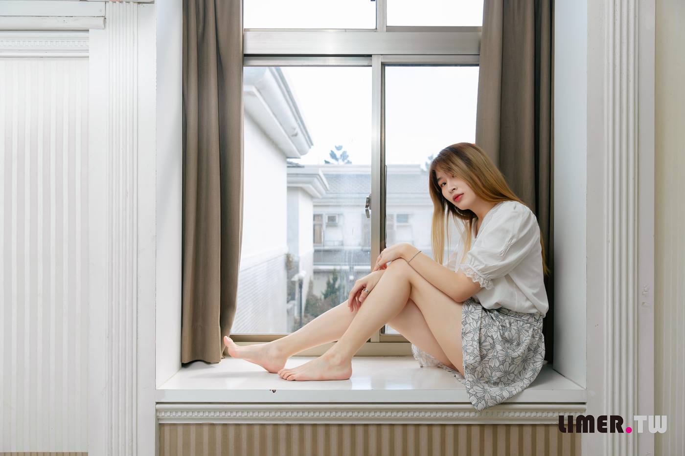 图片[40]-Limerence原创 NO.062 小星星 美脚与薯条的较劲 油亮的脚底[215P] – 速更版-美库