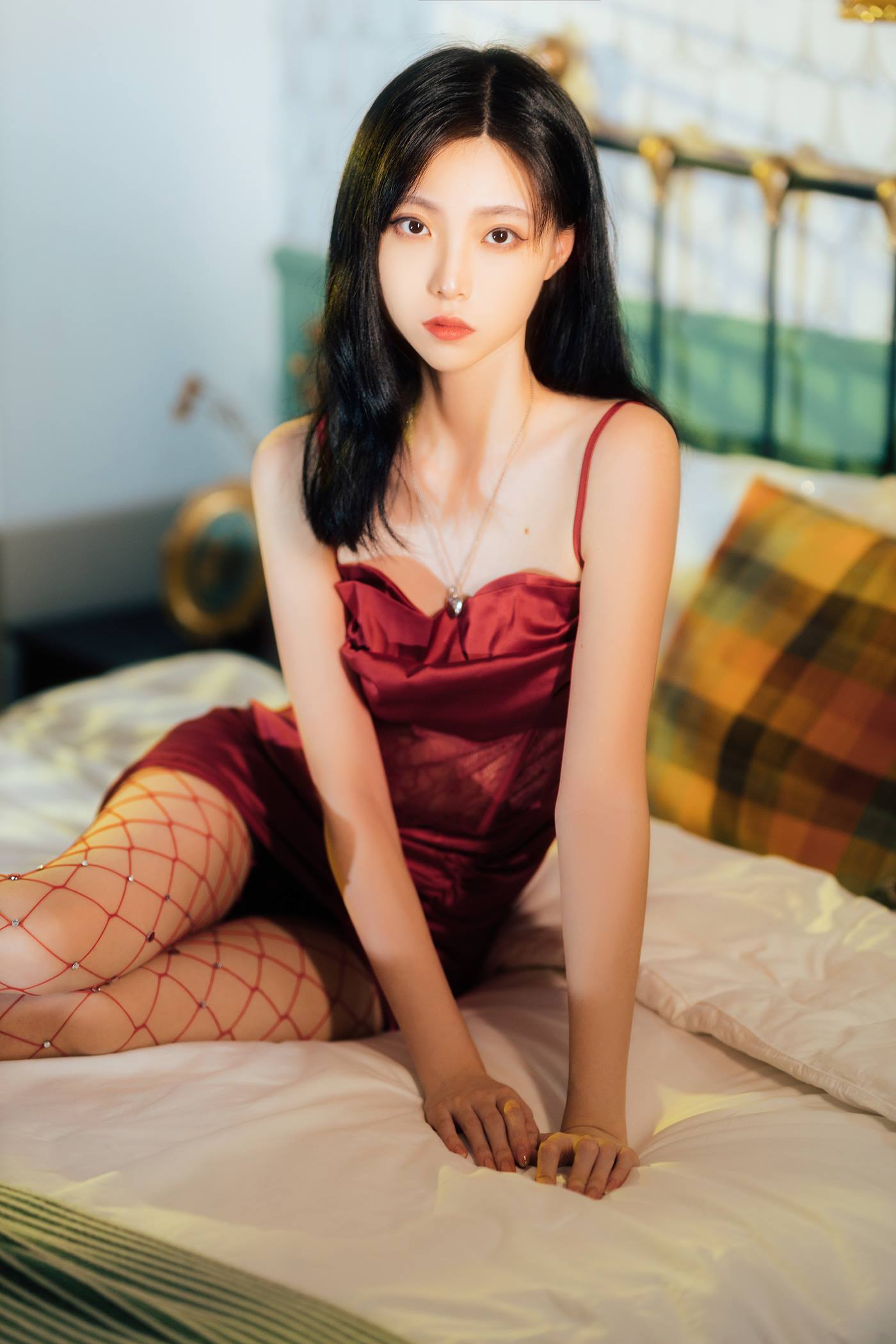 图片[38]-许岚(叁月life)  网袜红裙 [40P] – 速更版-美库