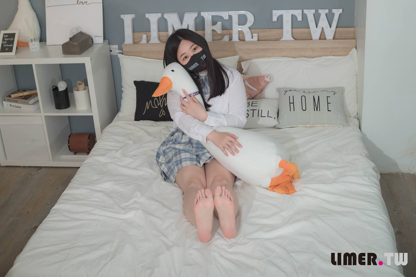 图片[83]-Limerence原创 No.066 BIBI学生服的丝袜诱惑 雪白的肌肤与脚底透出丝袜 [93P] – 速更版-美库