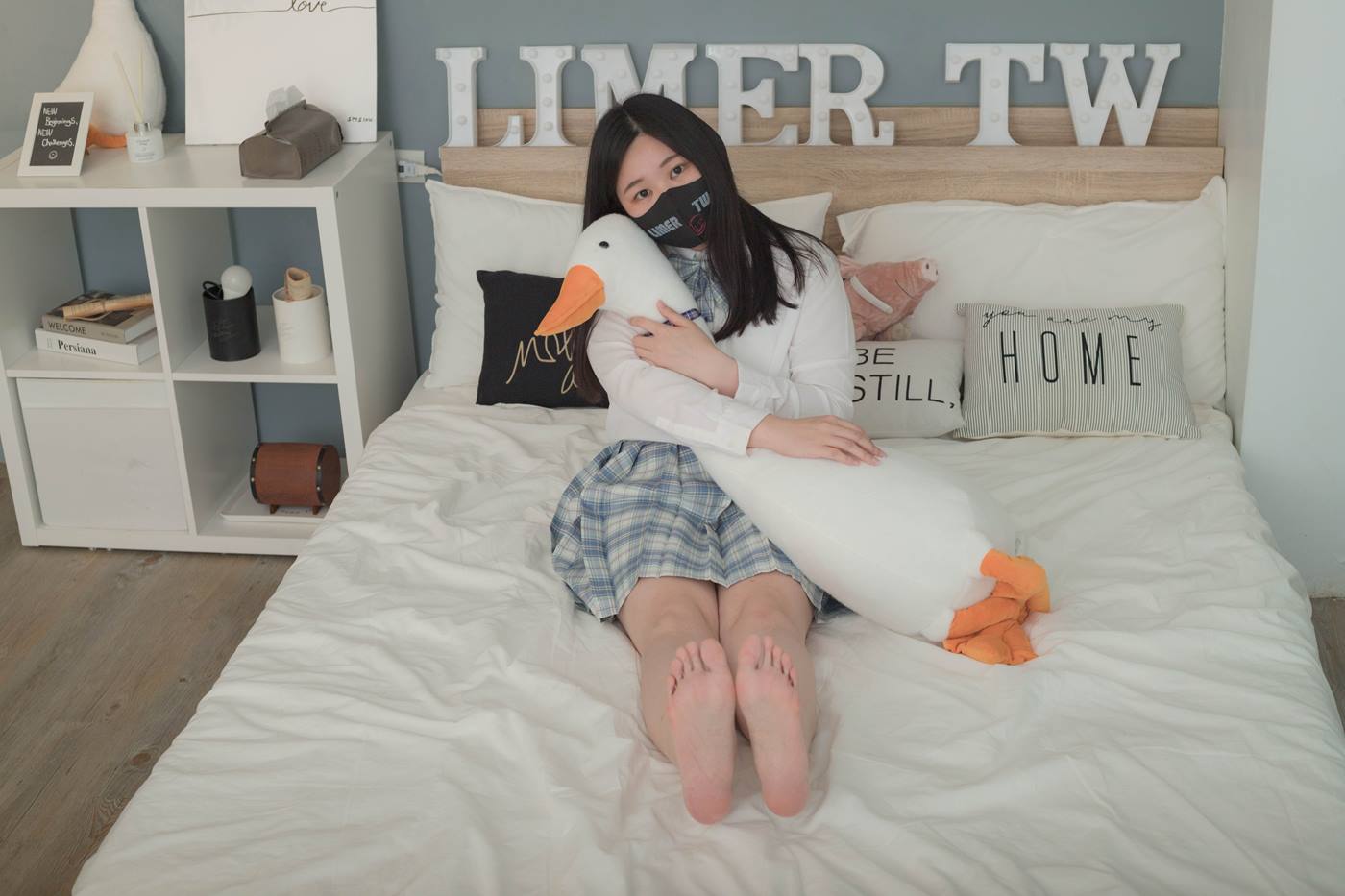 图片[84]-Limerence原创 No.066 BIBI学生服的丝袜诱惑 雪白的肌肤与脚底透出丝袜 [93P] – 速更版-美库