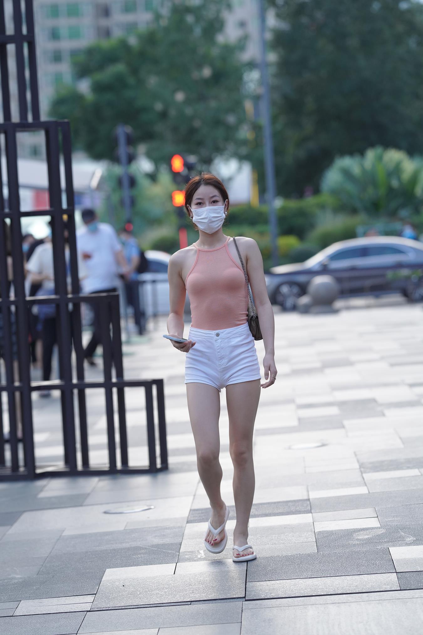唯美街拍 NO.1137 白色热裤粉衣小姐姐 [67P] - 速更版-艺库