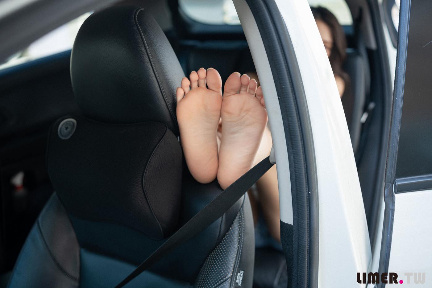 图片[41]-Limerence原创 No.075 超美EJ 车拍美足 [171P] – 速更版-美库