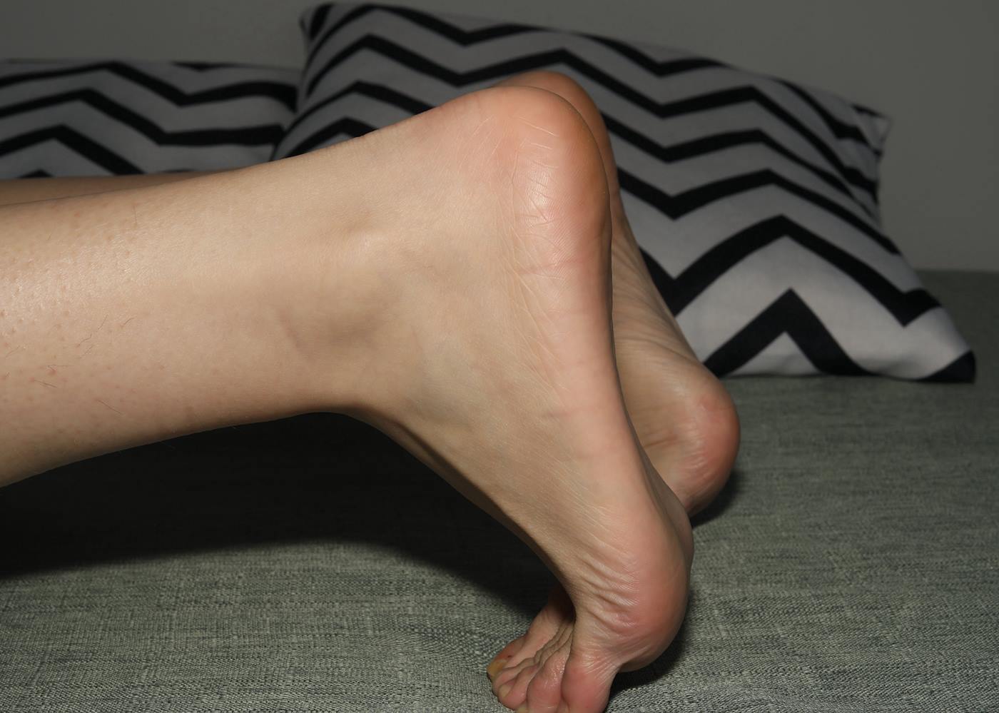 图片[24]-[Pary学生模拍] No.060 小欧老师展示38码大白脚 [97P] – 速更版-美库