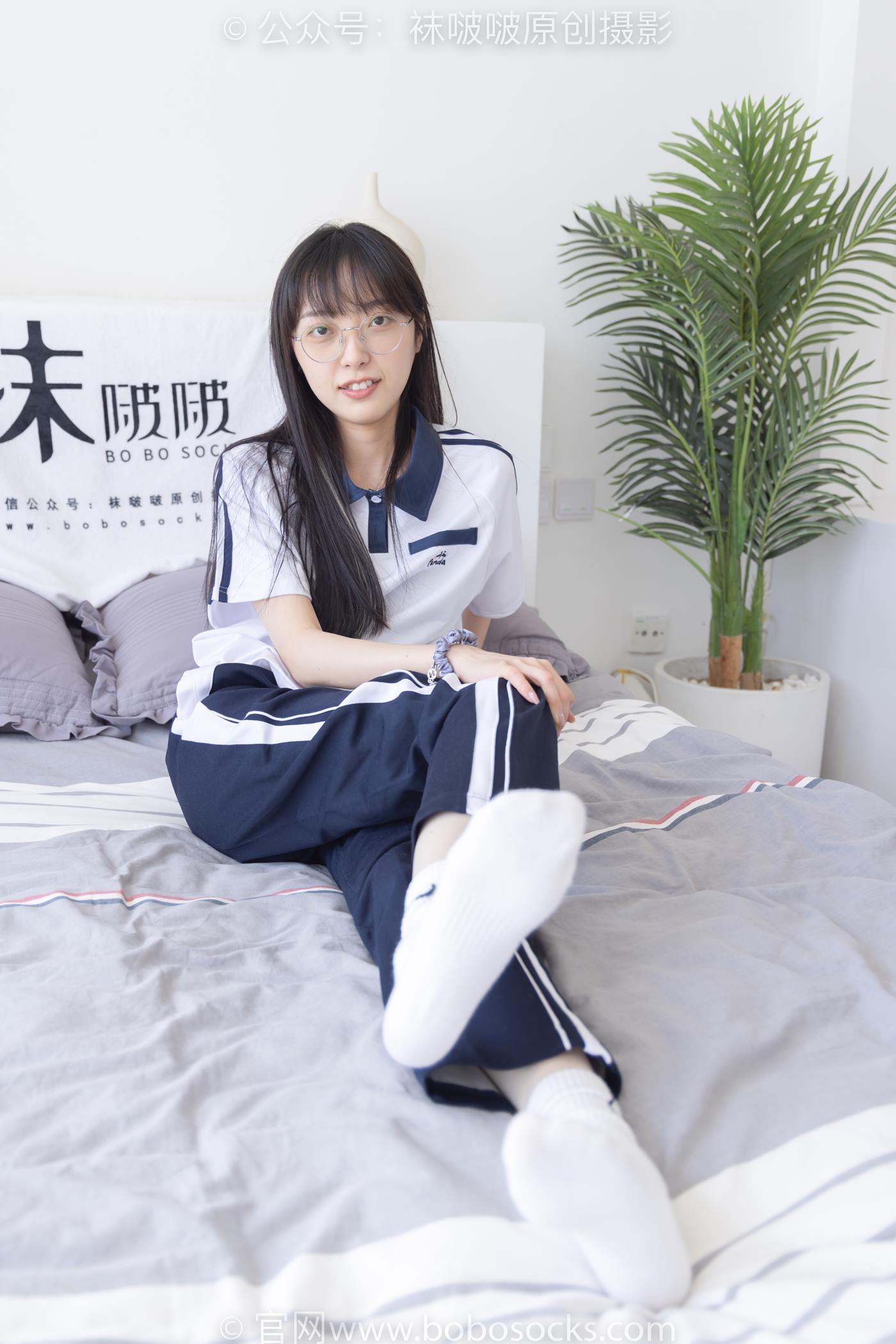 [BoBoSocks袜啵啵]NO.207 稚予-aj板鞋、白棉袜、油亮白丝、校服裤里丝[140P] - 速更版-绅士图