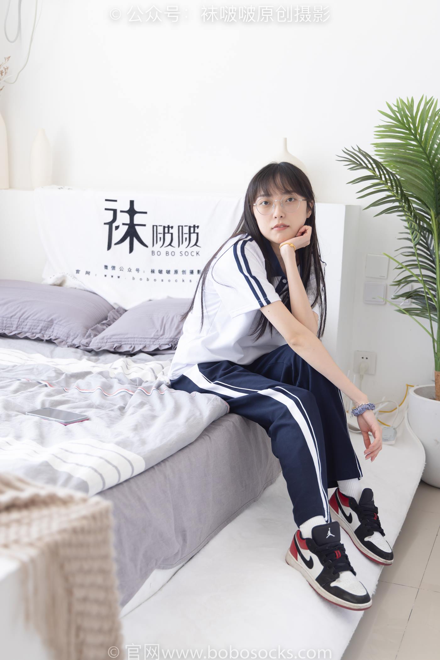 图片[13]-[BoBoSocks袜啵啵]NO.207 稚予-aj板鞋、白棉袜、油亮白丝、校服裤里丝[140P] – 速更版-美库