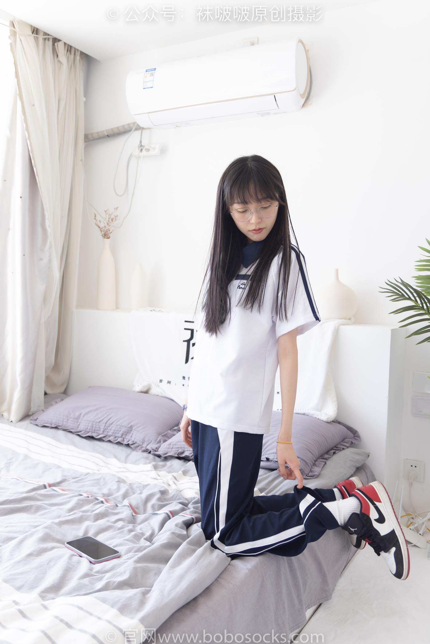 图片[25]-[BoBoSocks袜啵啵]NO.207 稚予-aj板鞋、白棉袜、油亮白丝、校服裤里丝[140P] – 速更版-美库