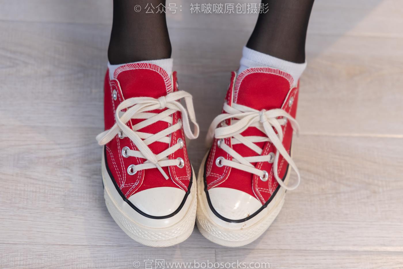 图片[57]-[BoBoSocks袜啵啵]NO.208 小沫-红色匡威板鞋、短筒白棉袜、黑丝[146P] – 速更版-美库