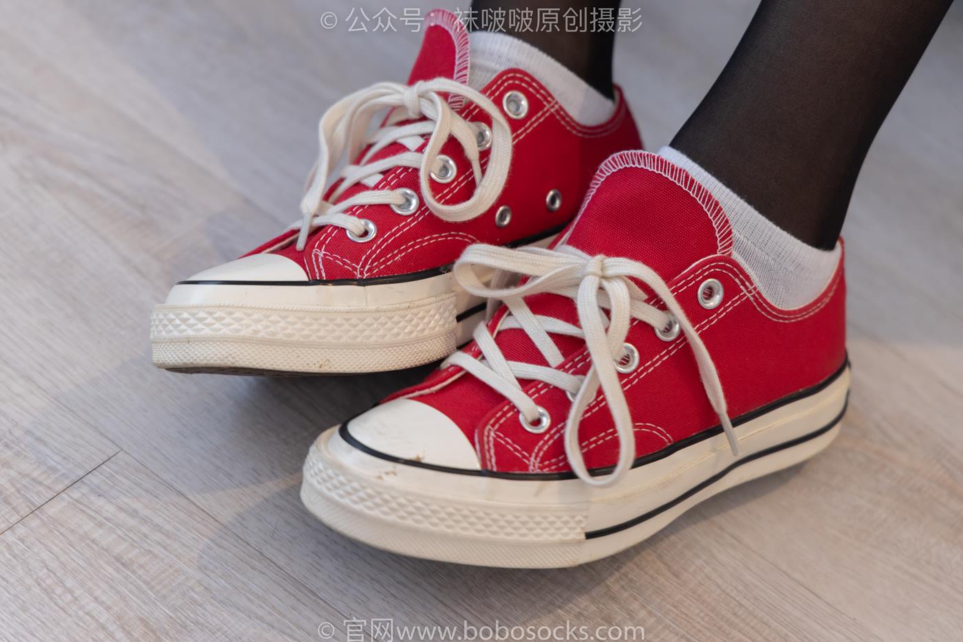 图片[58]-[BoBoSocks袜啵啵]NO.208 小沫-红色匡威板鞋、短筒白棉袜、黑丝[146P] – 速更版-美库