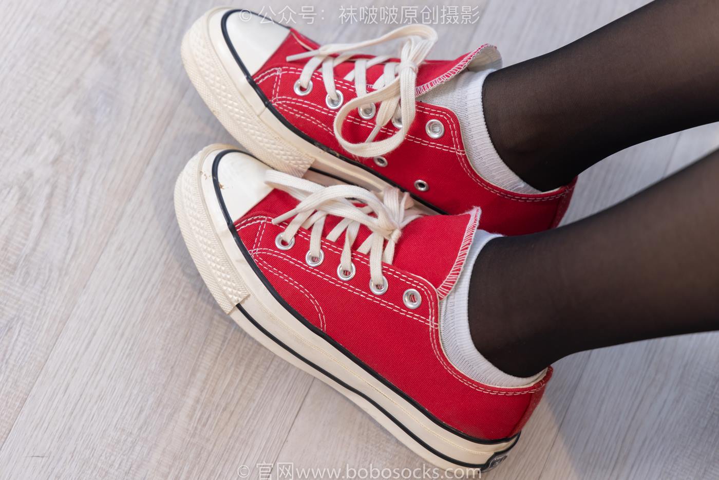 图片[60]-[BoBoSocks袜啵啵]NO.208 小沫-红色匡威板鞋、短筒白棉袜、黑丝[146P] – 速更版-美库