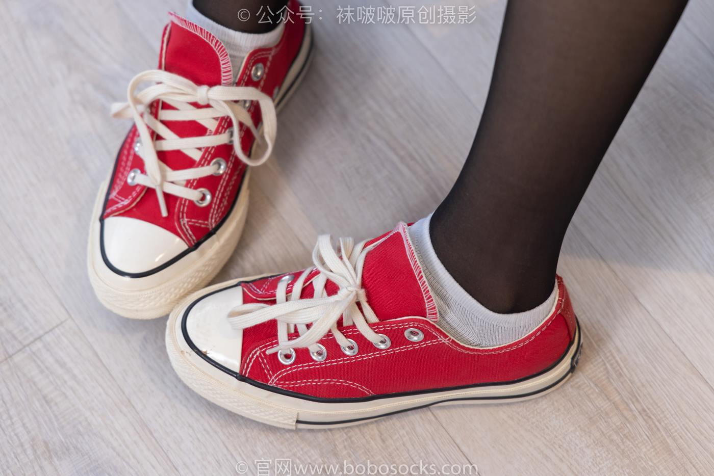图片[61]-[BoBoSocks袜啵啵]NO.208 小沫-红色匡威板鞋、短筒白棉袜、黑丝[146P] – 速更版-美库