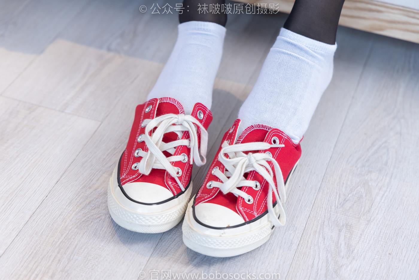 图片[65]-[BoBoSocks袜啵啵]NO.208 小沫-红色匡威板鞋、短筒白棉袜、黑丝[146P] – 速更版-美库