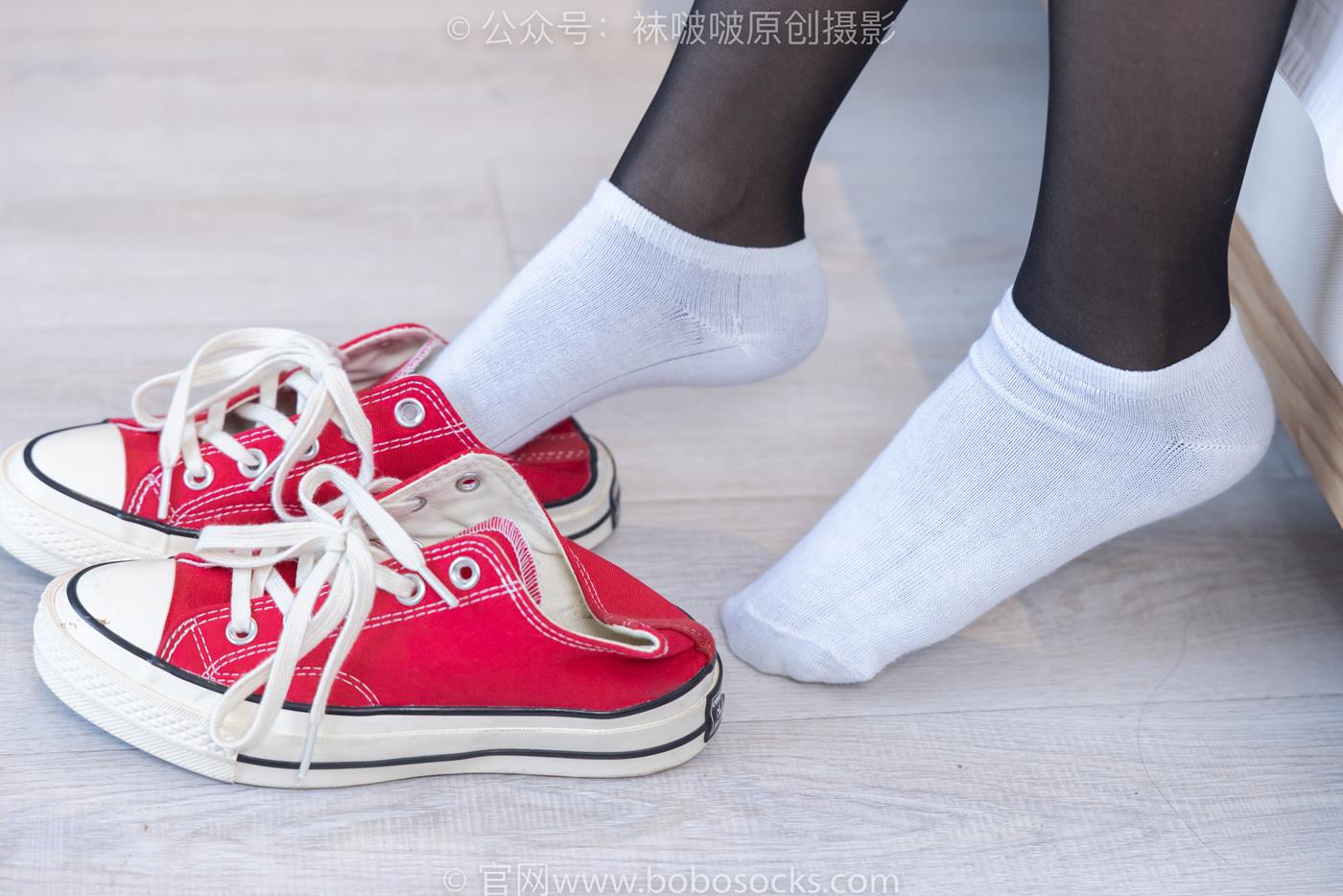 图片[66]-[BoBoSocks袜啵啵]NO.208 小沫-红色匡威板鞋、短筒白棉袜、黑丝[146P] – 速更版-美库