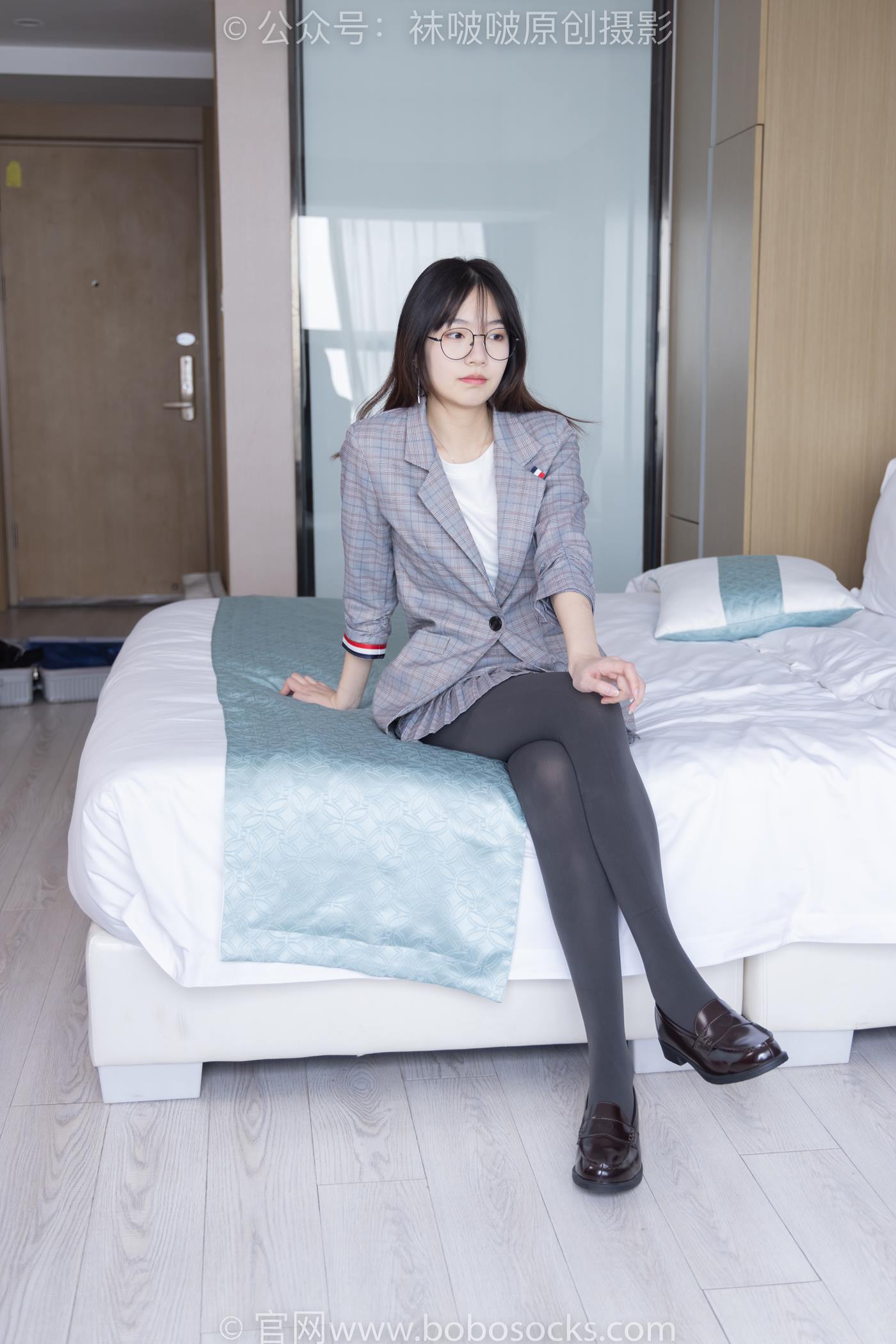 图片[15]-[BoBoSocks袜啵啵]NO.210 小甜豆-皮鞋、厚灰丝、ol装[140P] – 速更版-美库