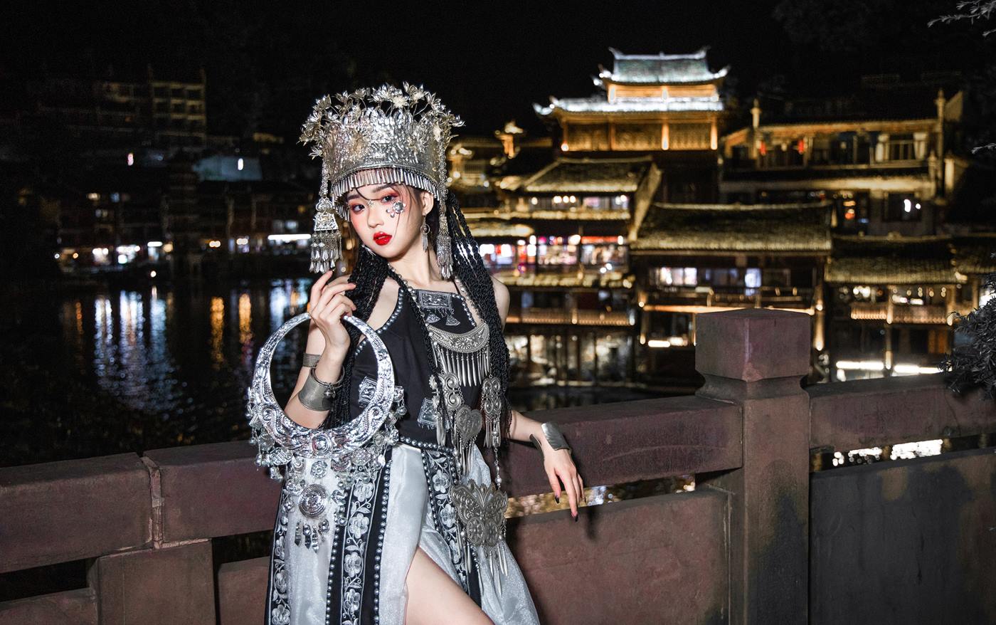 图片[10]-瓦斯塔亚小龙虾 苗疆女子 [18P] – 速更版-美库