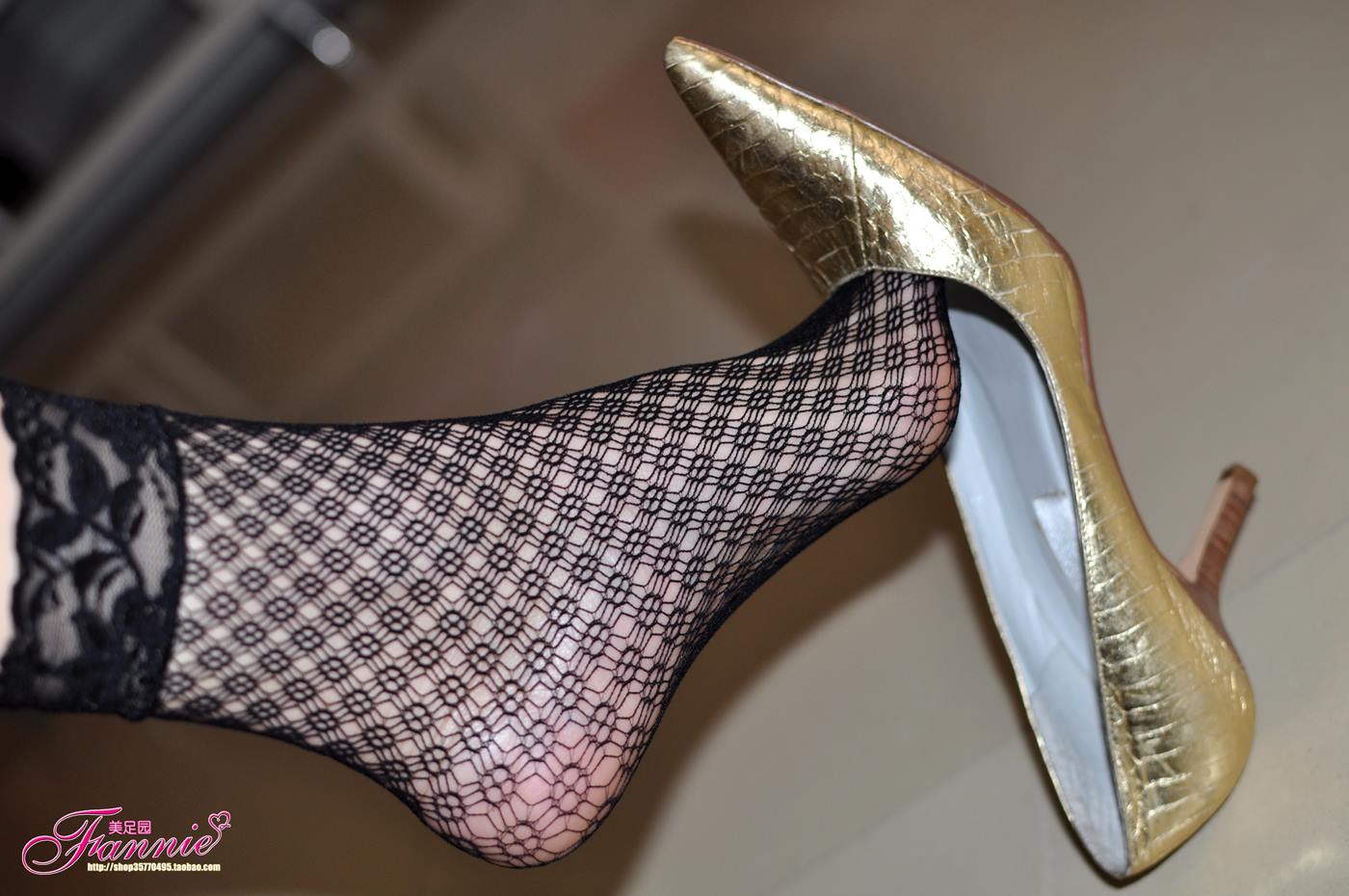 图片[28]-Fannie芬妮每足园 No.023 暗香（金色船袜黑网丝）[69P] – 速更版-美库