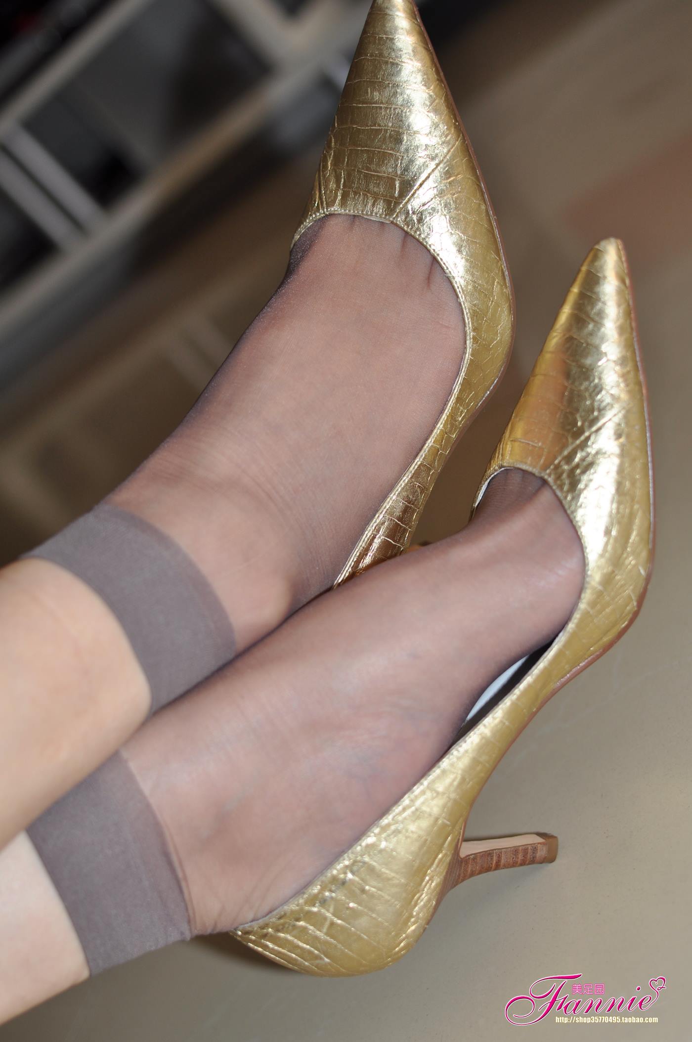 图片[36]-Fannie芬妮每足园 No.024 暗香（金色船鞋灰丝）[81P] – 速更版-美库