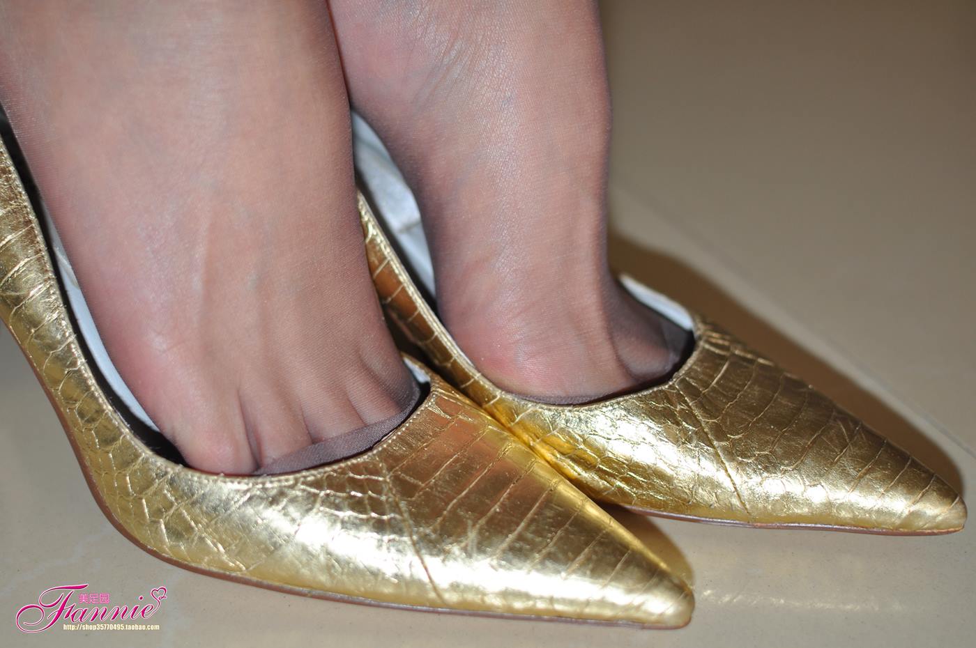 图片[51]-Fannie芬妮每足园 No.024 暗香（金色船鞋灰丝）[81P] – 速更版-美库