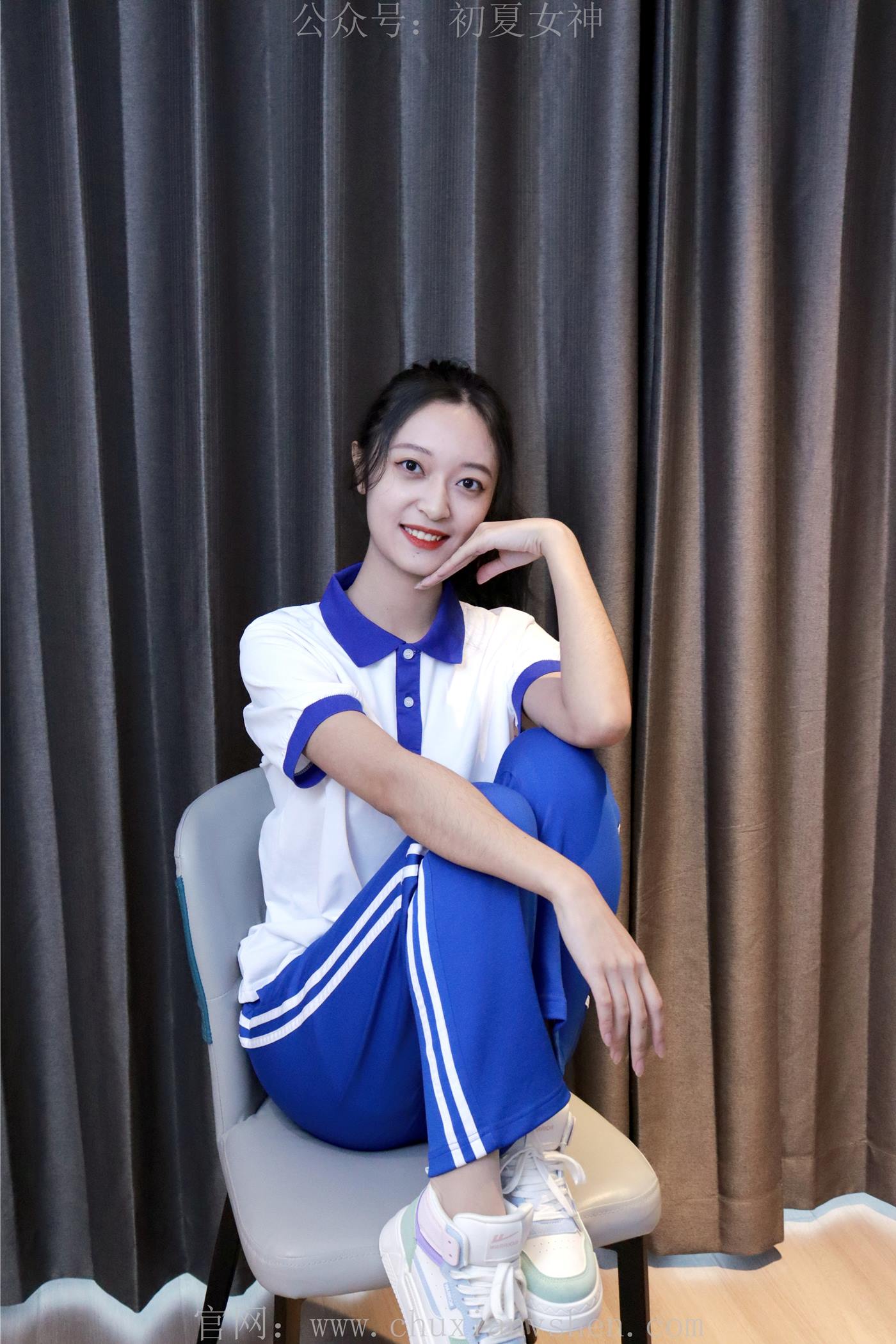 图片[41]-初夏女神 NO.001 依依 校服搭配37码运动鞋拍摄[123P] – 速更版-美库