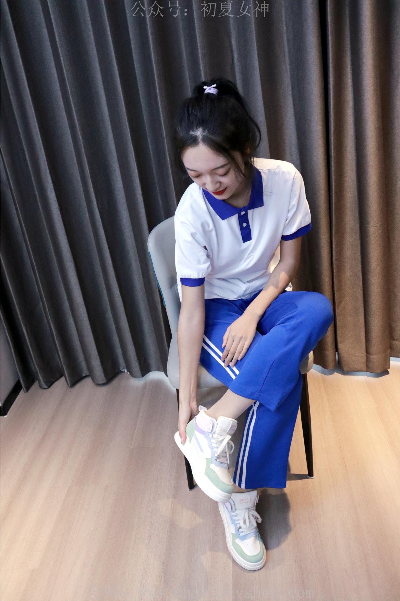 图片[44]-初夏女神 NO.001 依依 校服搭配37码运动鞋拍摄[123P] – 速更版-美库