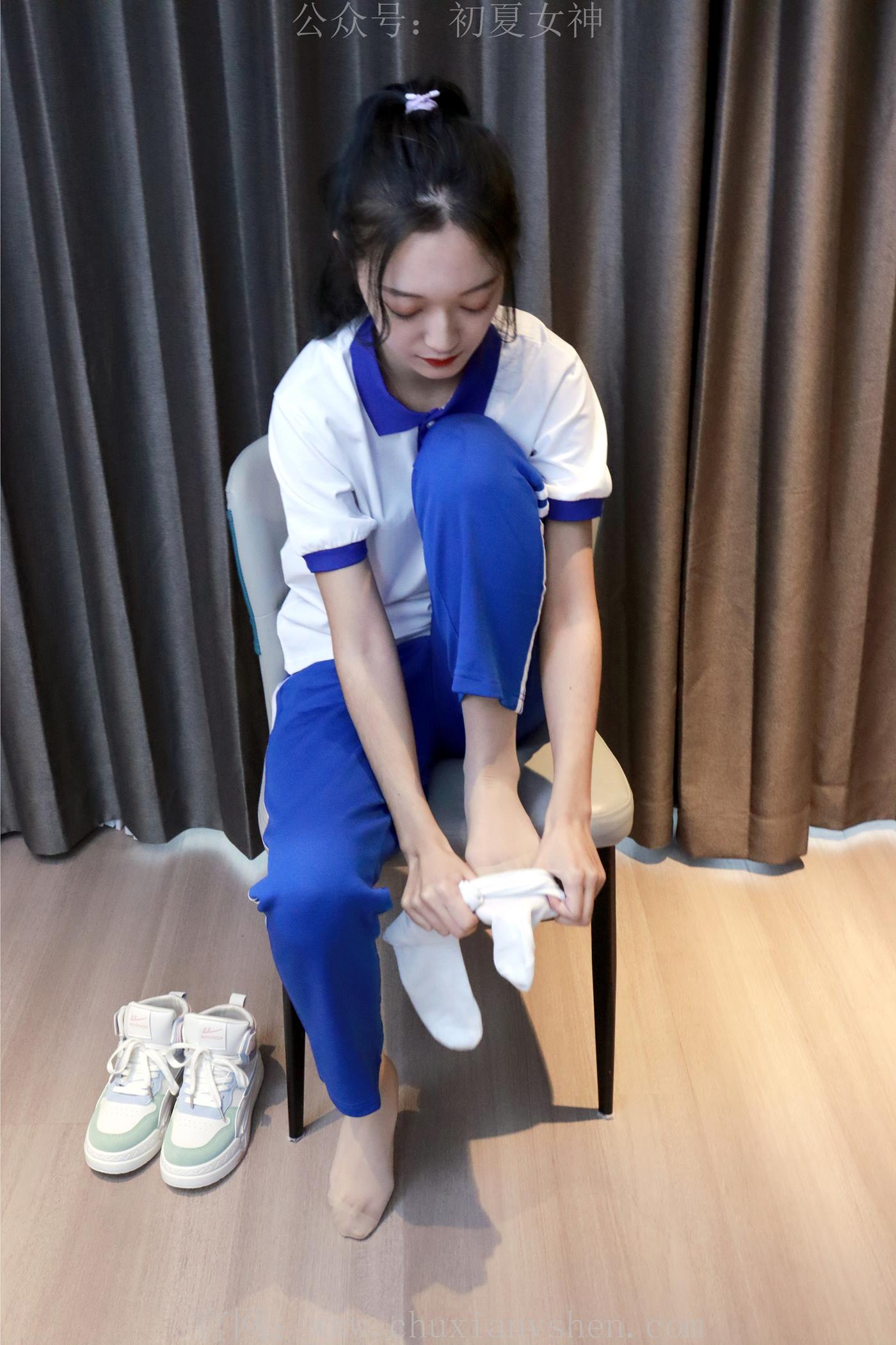 图片[52]-初夏女神 NO.001 依依 校服搭配37码运动鞋拍摄[123P] – 速更版-美库