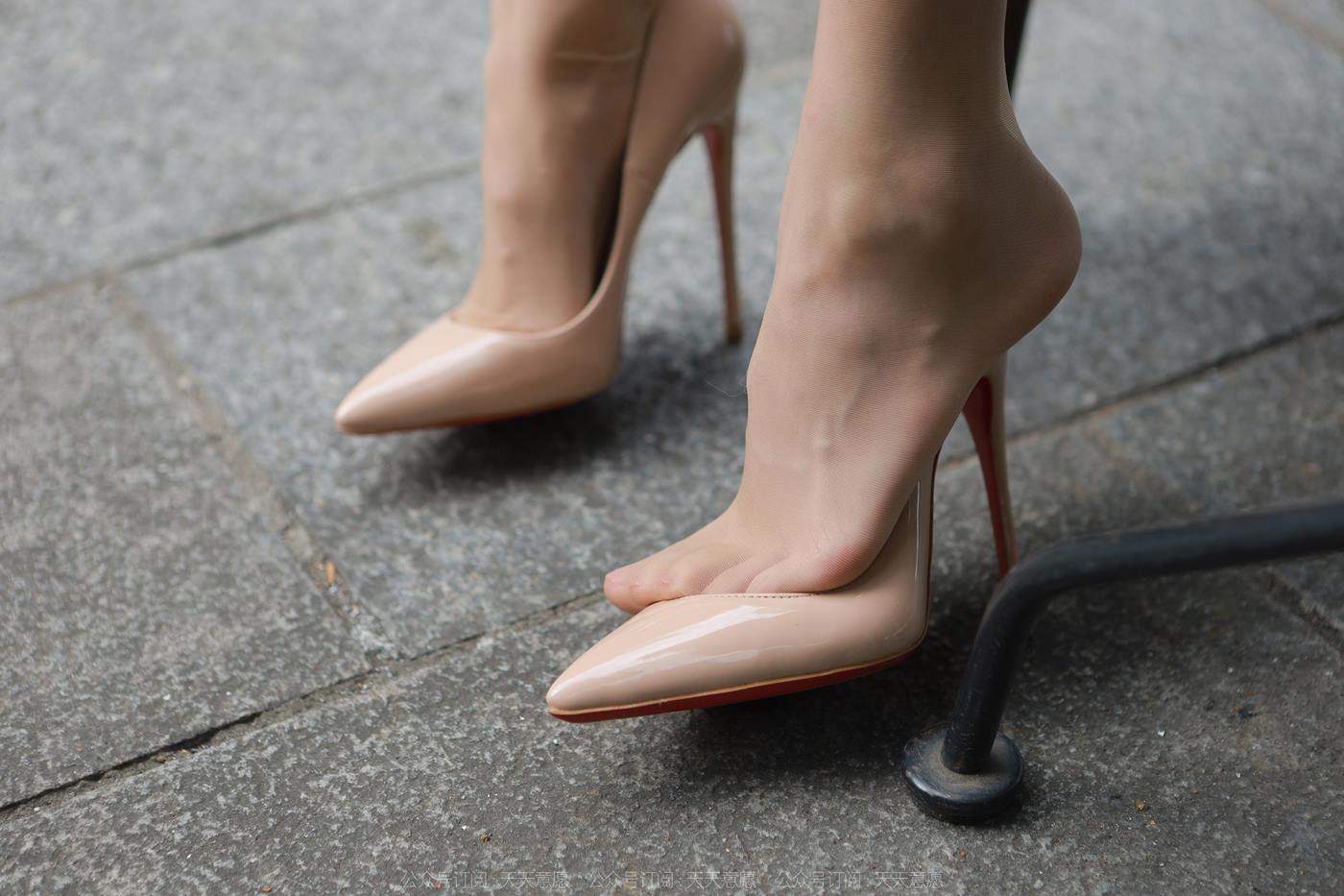 图片[10]-[IESS异思趣向] 2022.10.19 丝享家1242：团团《阳光下的长腿》[85P] – 速更版-美库