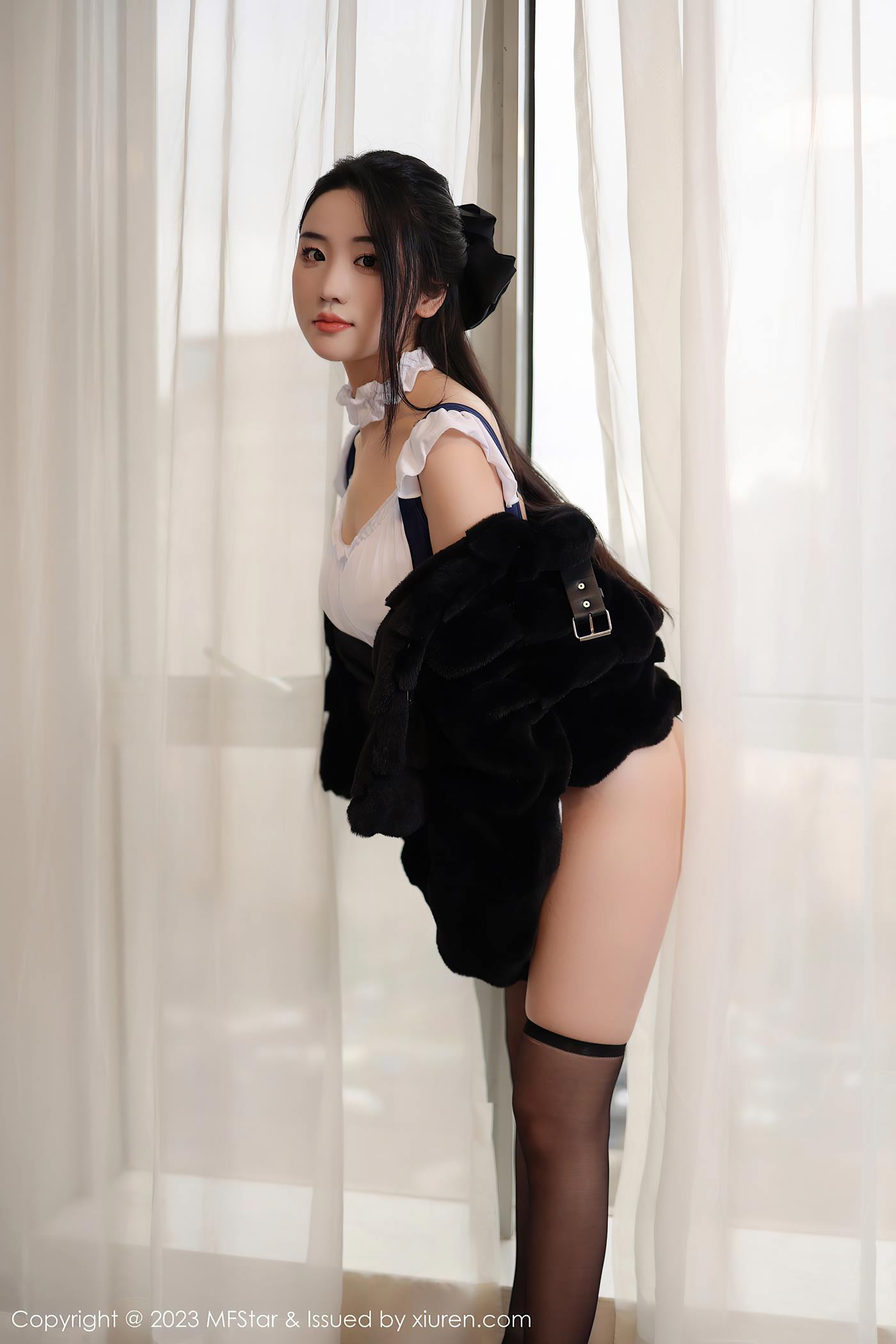 图片[40]-[MFStar模范学院] 2023.04.17 VOL.609 汐汐爱吃草莓 黑丝美腿[41+1P] – 速更版-美库