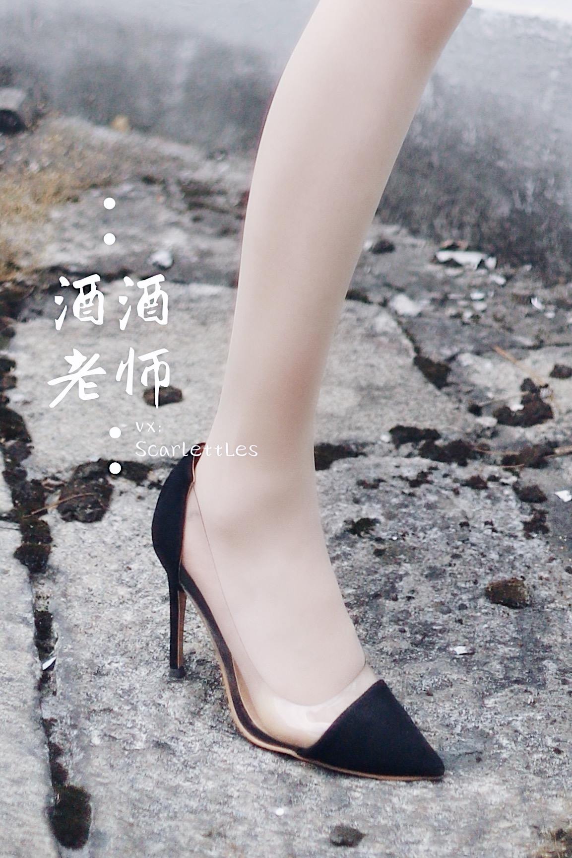 图片[11]-美腿博主@酒酒老师  废墟肉丝旗袍大秀 [64P] – 速更版-美库