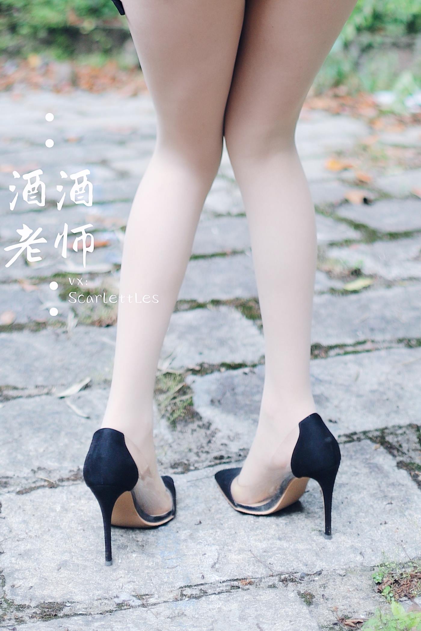 图片[65]-美腿博主@酒酒老师  废墟肉丝旗袍大秀 [64P] – 速更版-美库