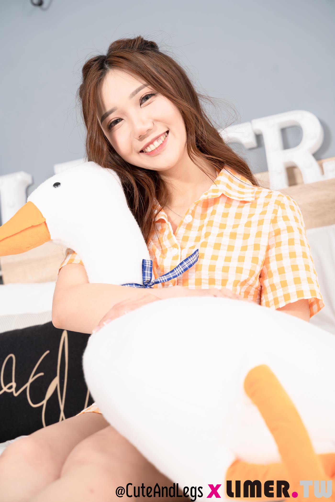 图片[43]-Limerence No.080 邻家女孩萱萱 裸足玩果冻 [162P] – 速更版-美库