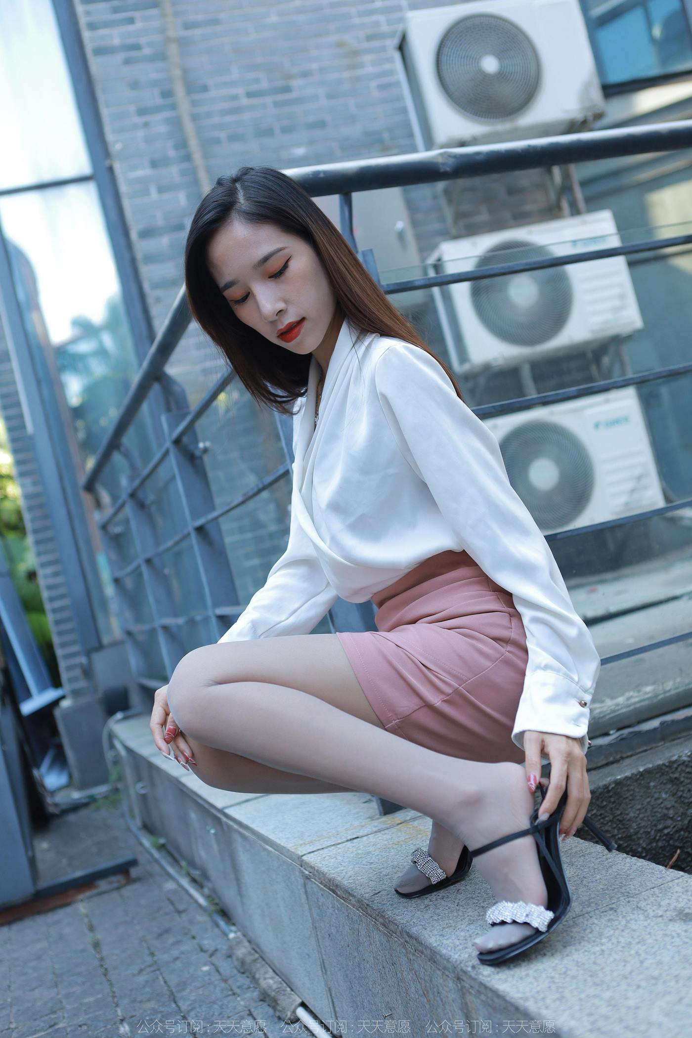 图片[69]-[IESS异思趣向] 2022.10.27 丝享家1250：美子《街角的爱人》[88P] – 速更版-美库