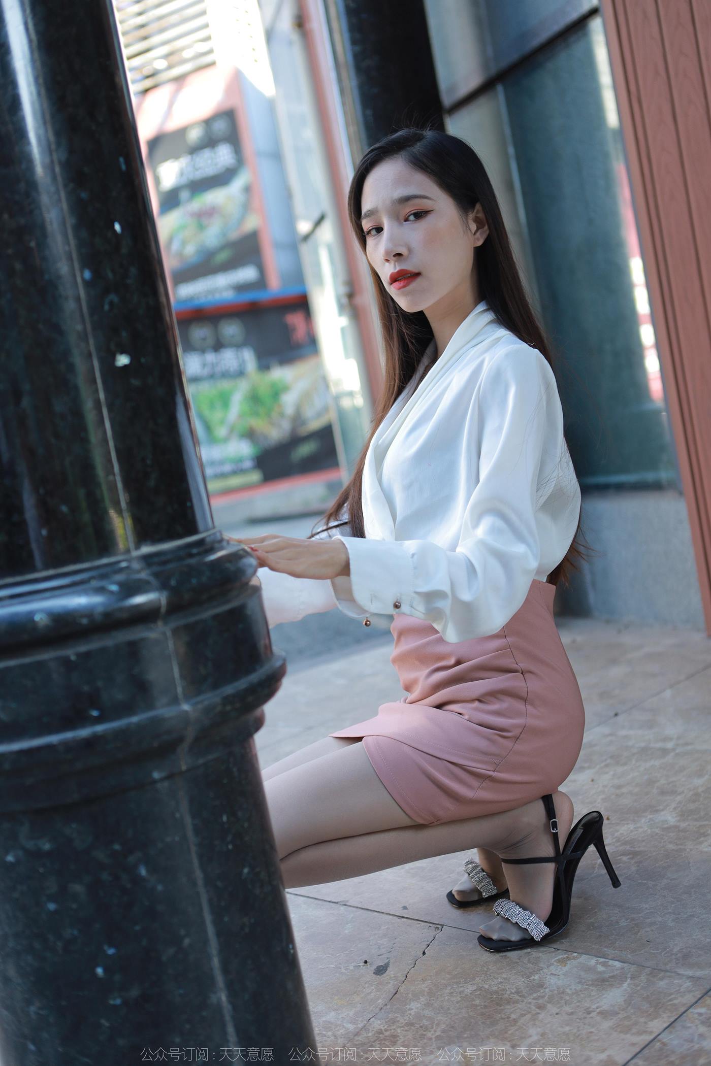 图片[83]-[IESS异思趣向] 2022.10.27 丝享家1250：美子《街角的爱人》[88P] – 速更版-美库