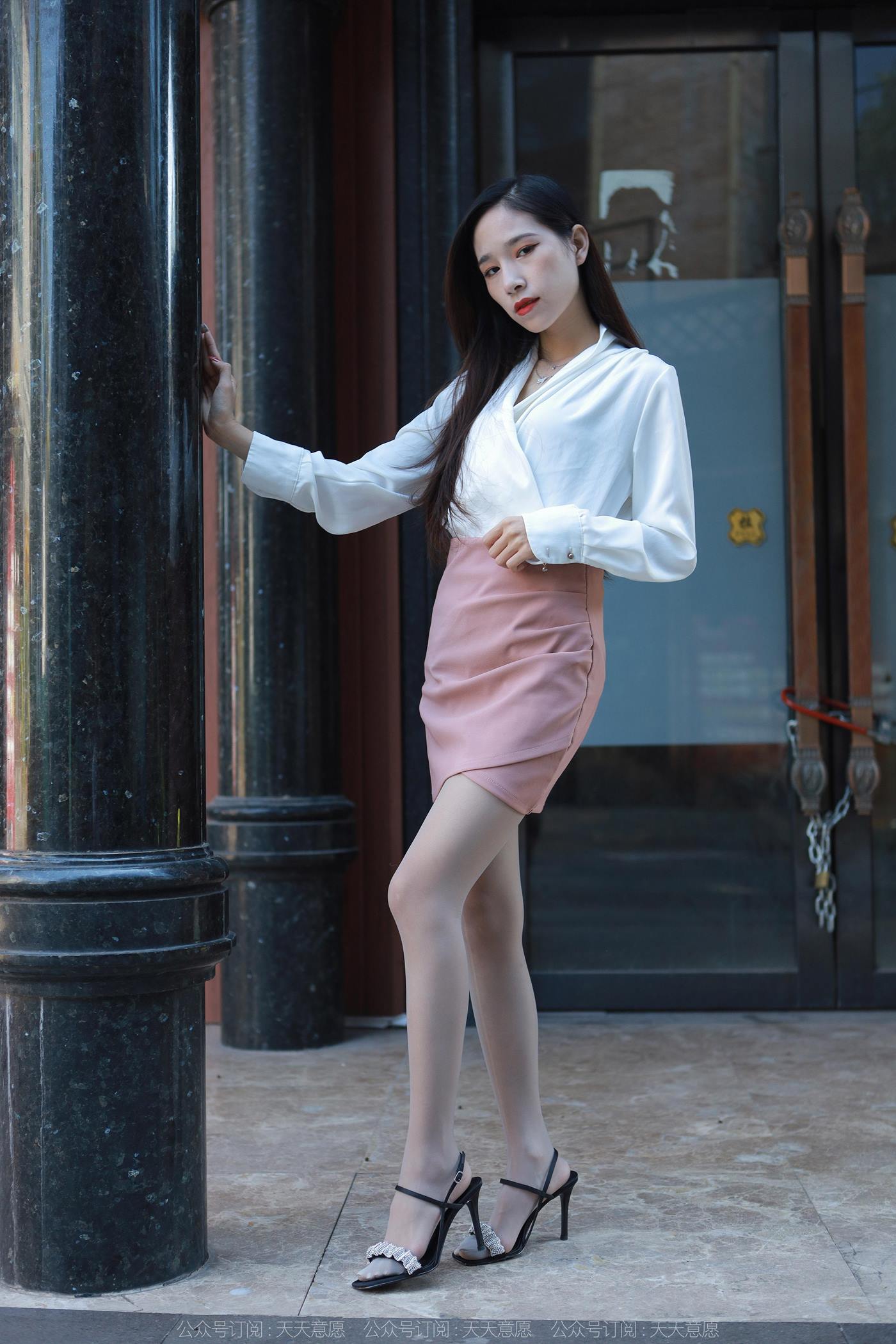 图片[87]-[IESS异思趣向] 2022.10.27 丝享家1250：美子《街角的爱人》[88P] – 速更版-美库