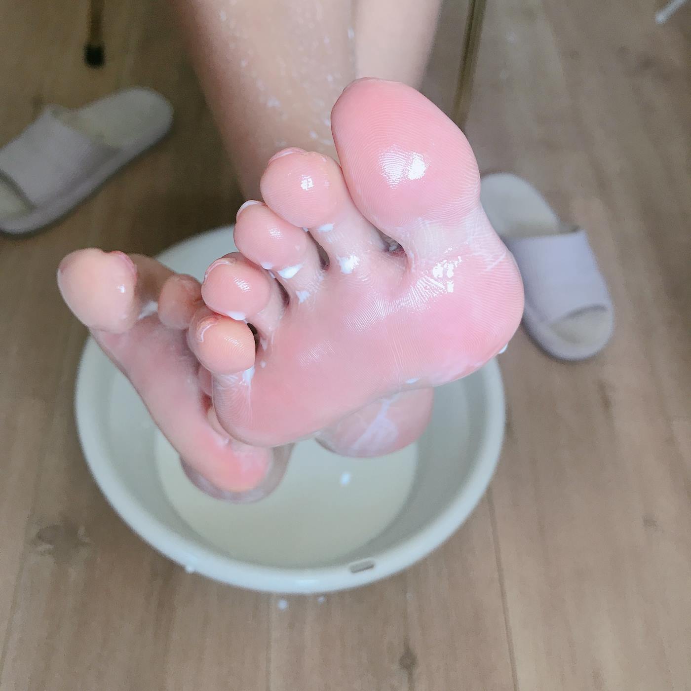 图片[80]-网紅Coser@安乔乔儿(Nia乔乔) 牛奶洗脚[102P] – 速更版-美库