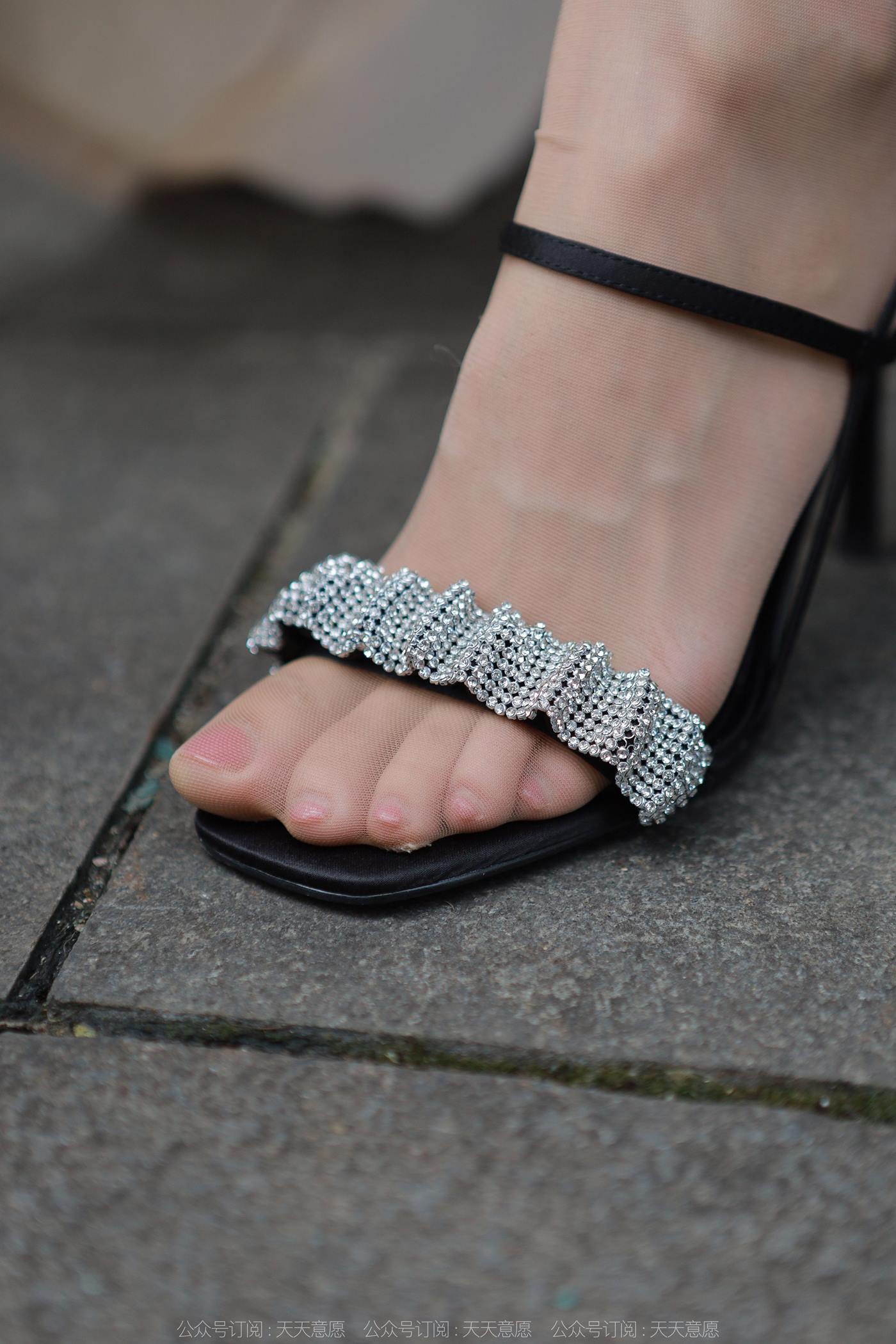 图片[28]-[IESS异思趣向] 2022.11.08 丝享家1262：团团《高叉长腿》[88P] – 速更版-美库