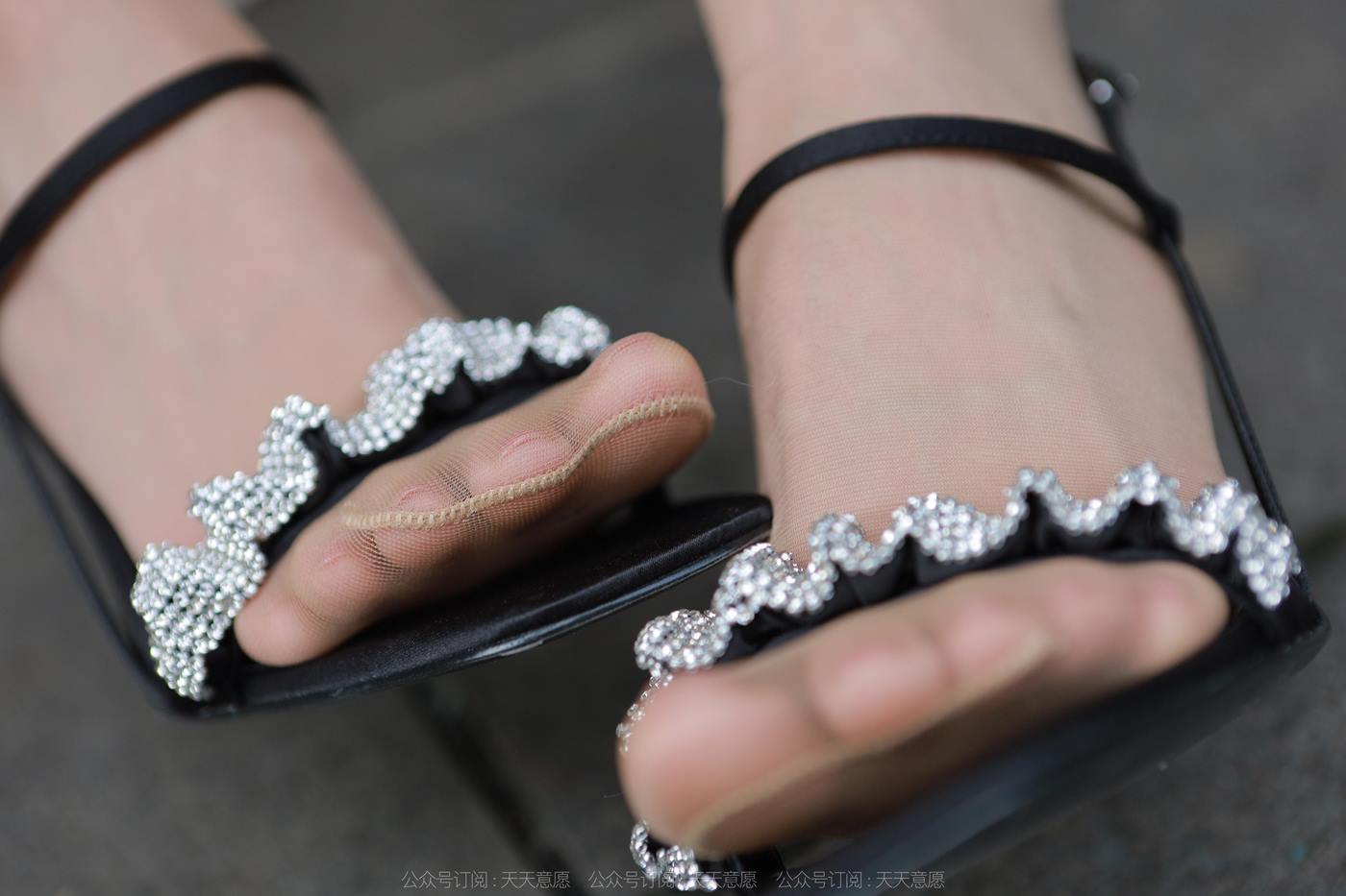 图片[33]-[IESS异思趣向] 2022.11.08 丝享家1262：团团《高叉长腿》[88P] – 速更版-美库