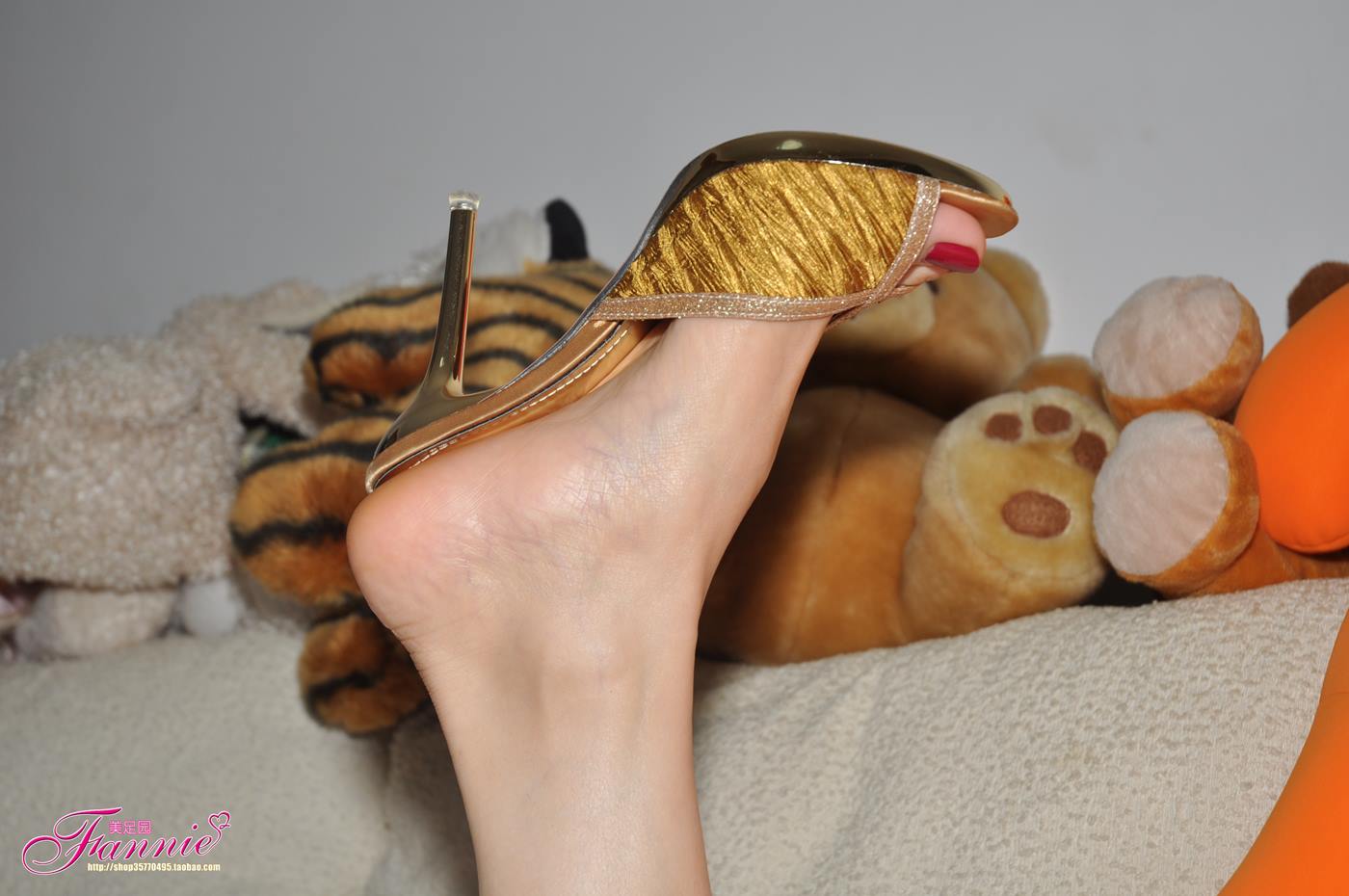 图片[36]-Fannie芬妮每足园 No.073 炽红莲高跟裸足6 [89P] – 速更版-美库